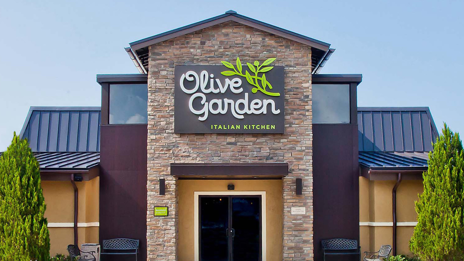 The Olive Garden Italian Restaurant, Dining