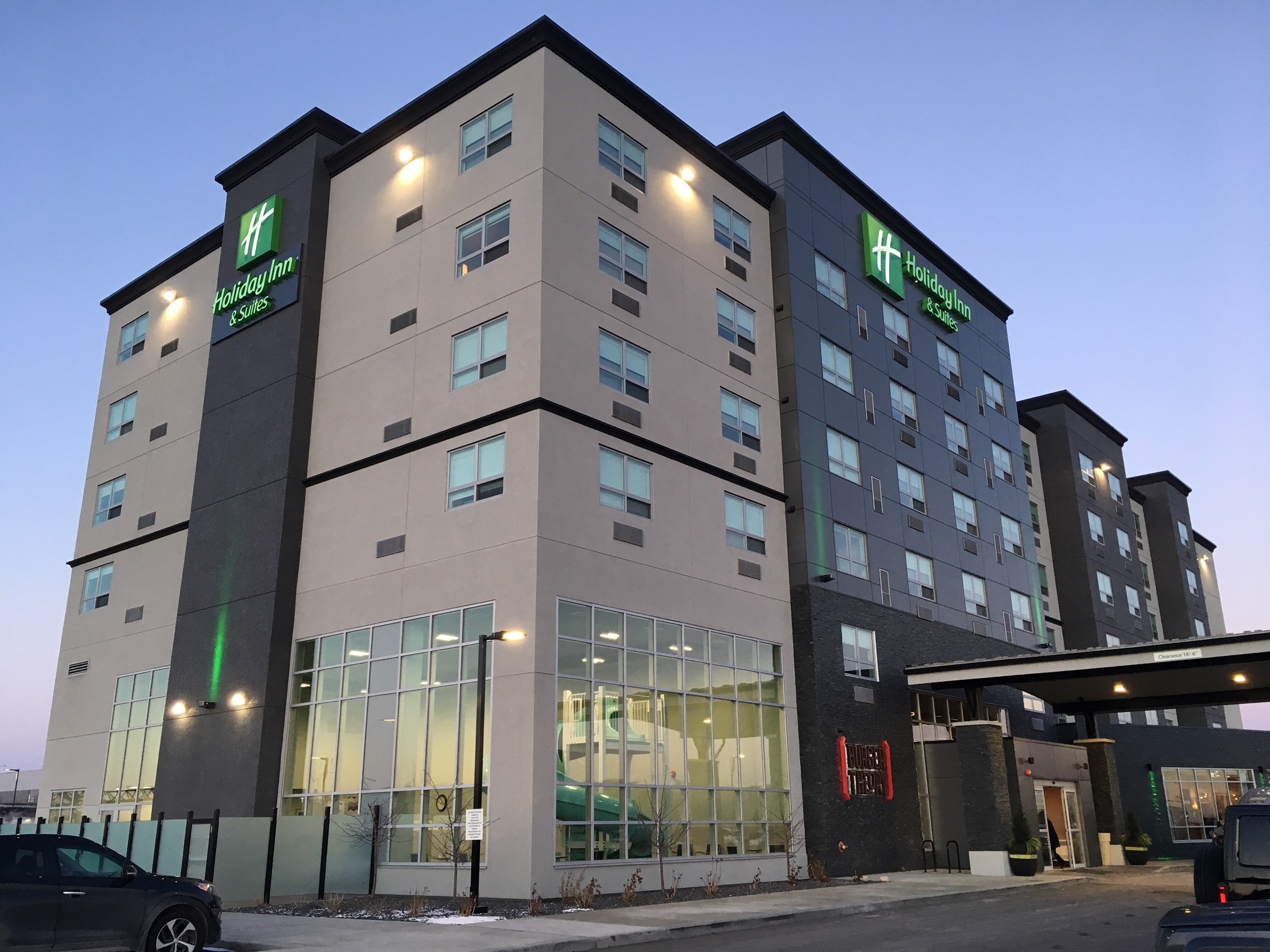 Holiday Inn & Suites Calgary Airport North: Stay & Shop