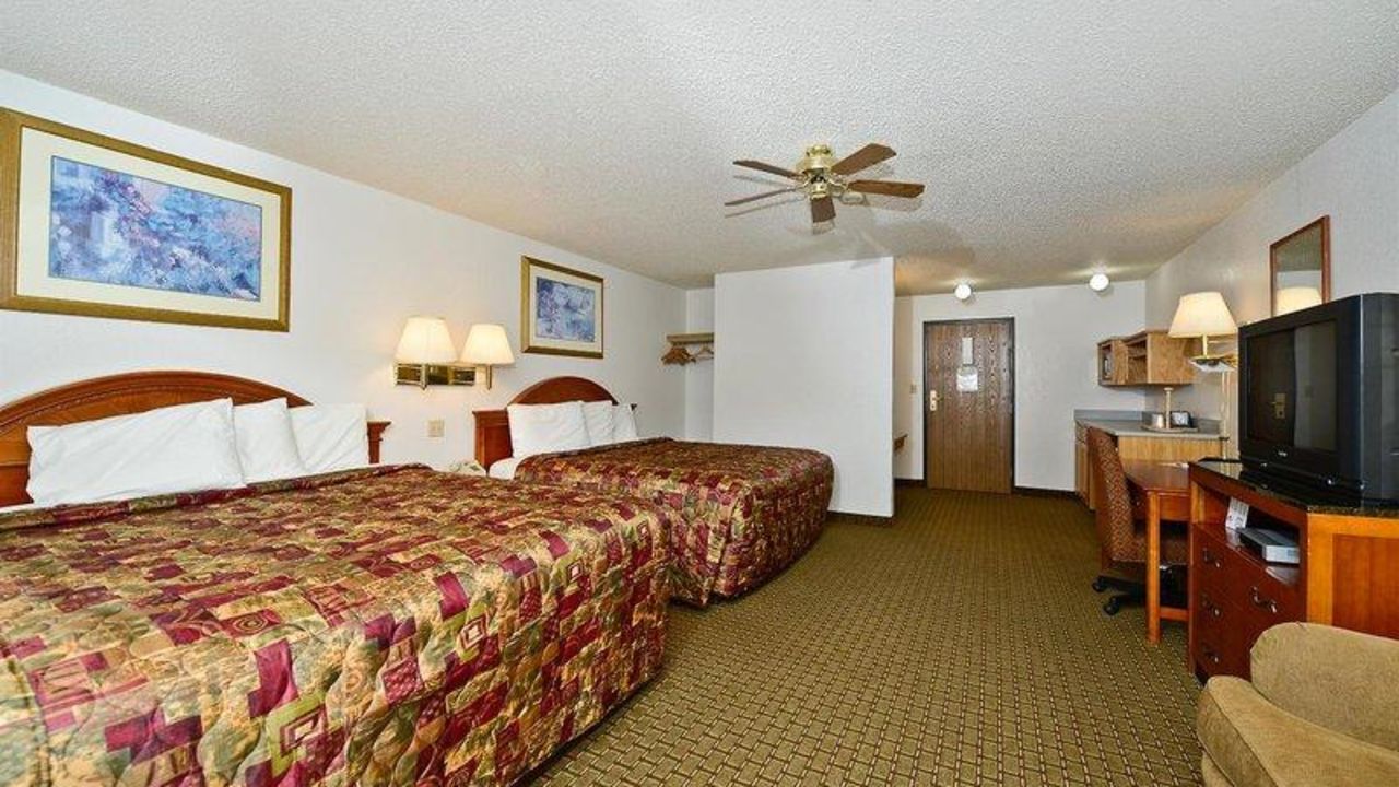 Budget Host Inn & Suites -