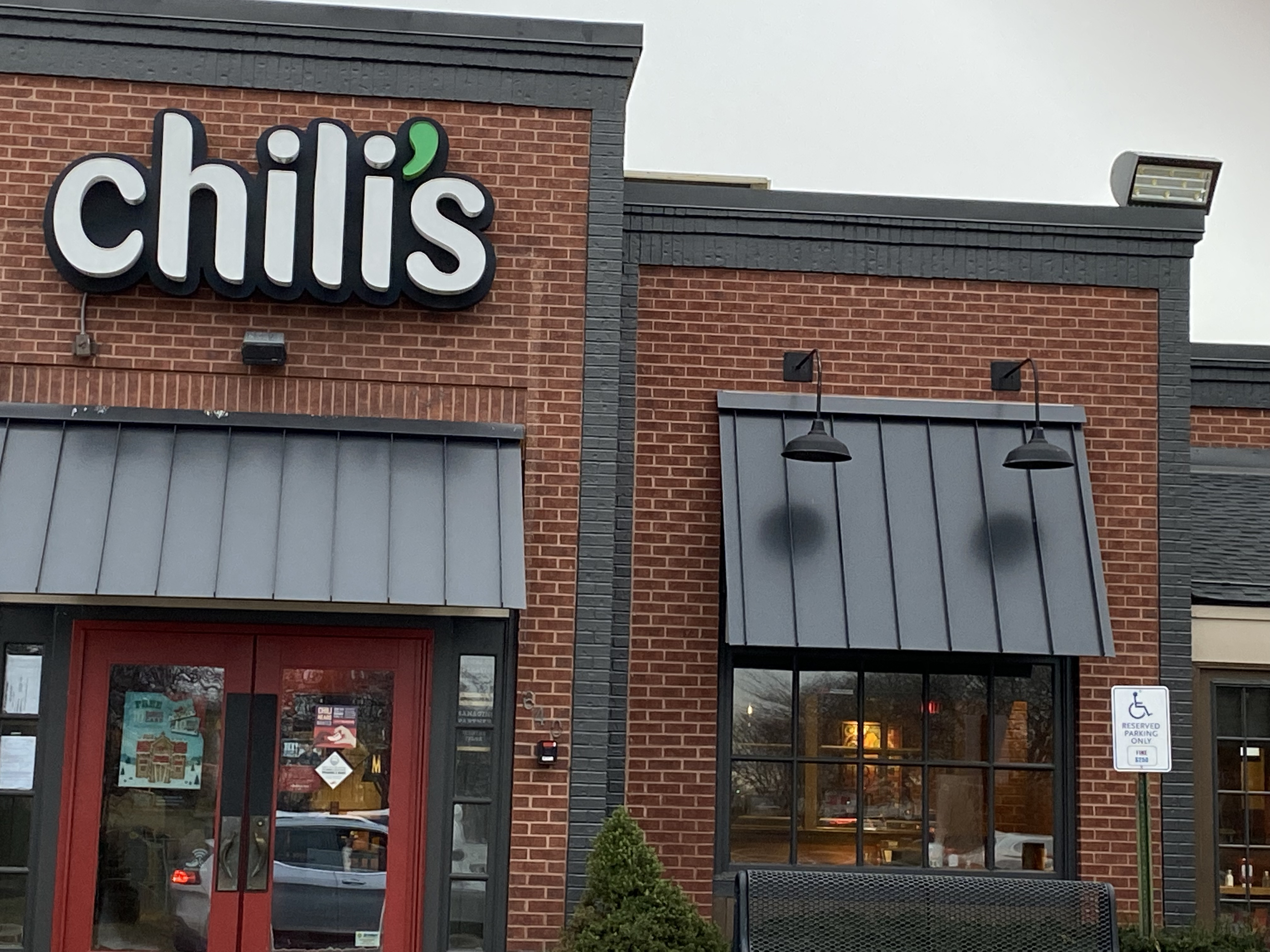 Chili's outdoor 2024 seating near me