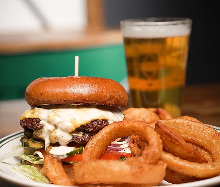 w-bar-bistro-burger-onion-
