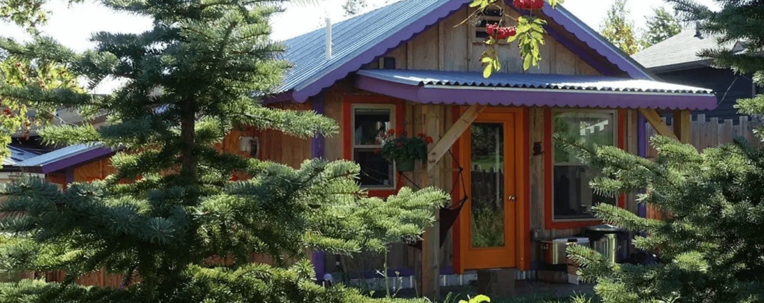 Mokki Cottage, Birdhouse, and Dovetail Log Cabin