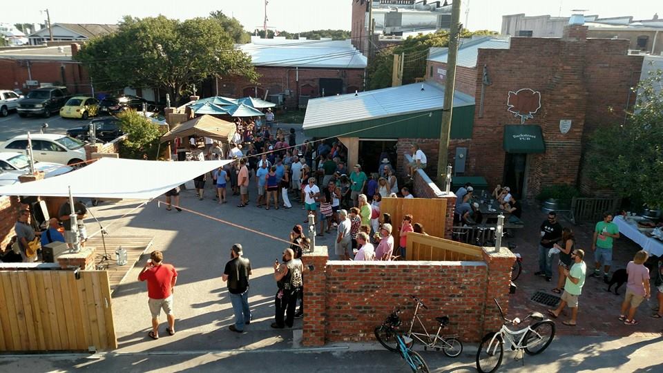 https://assets.simpleviewinc.com/simpleview/image/upload/crm/crystalcoastnc/Backstreet-Pub-exterior_DDE9BC85-5056-A36A-0AD54660D7668EE5-dde9bc065056a36_dde9bcda-5056-a36a-0a50c516ae76b71a.jpg