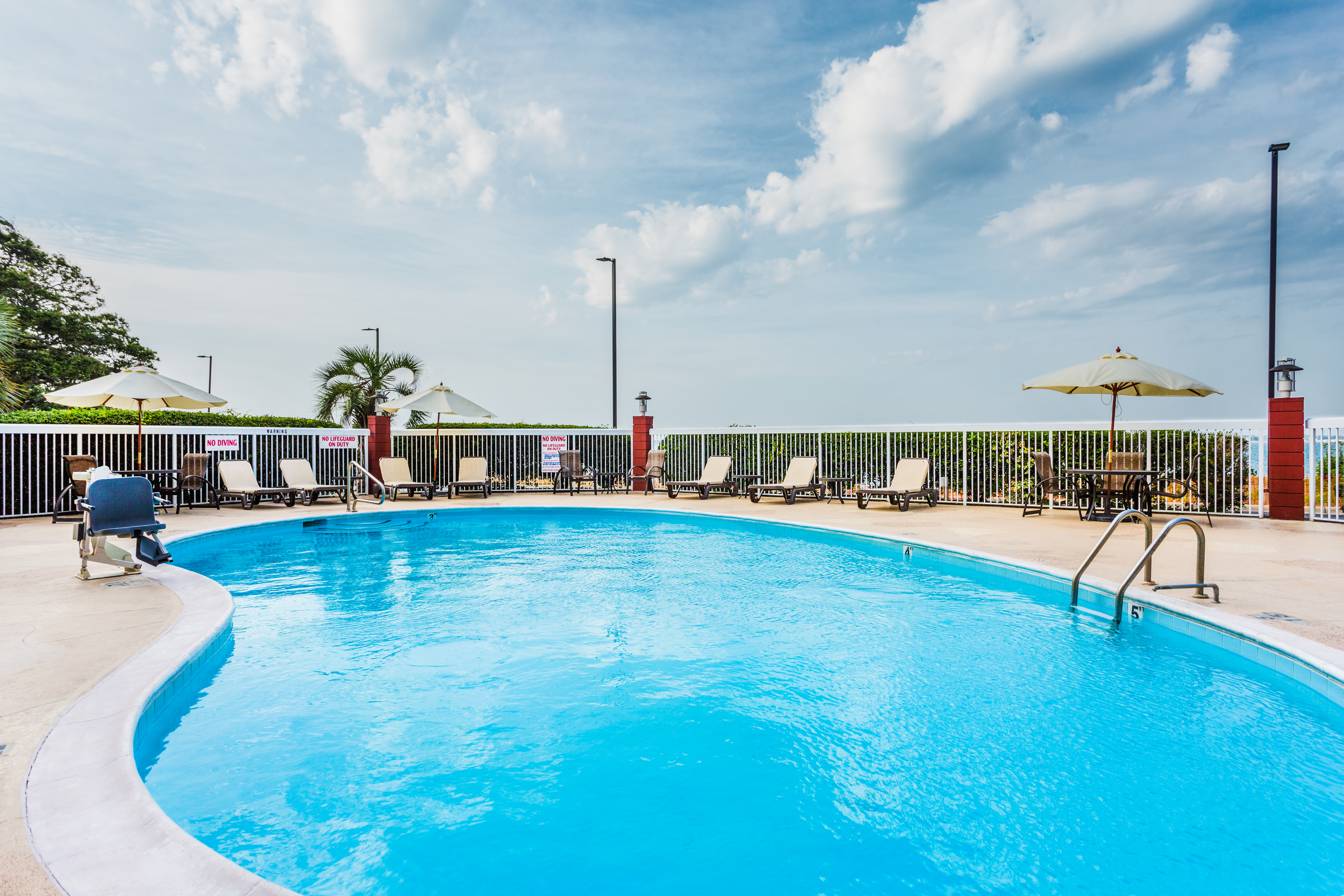 hotels in morehead city nc with indoor pool