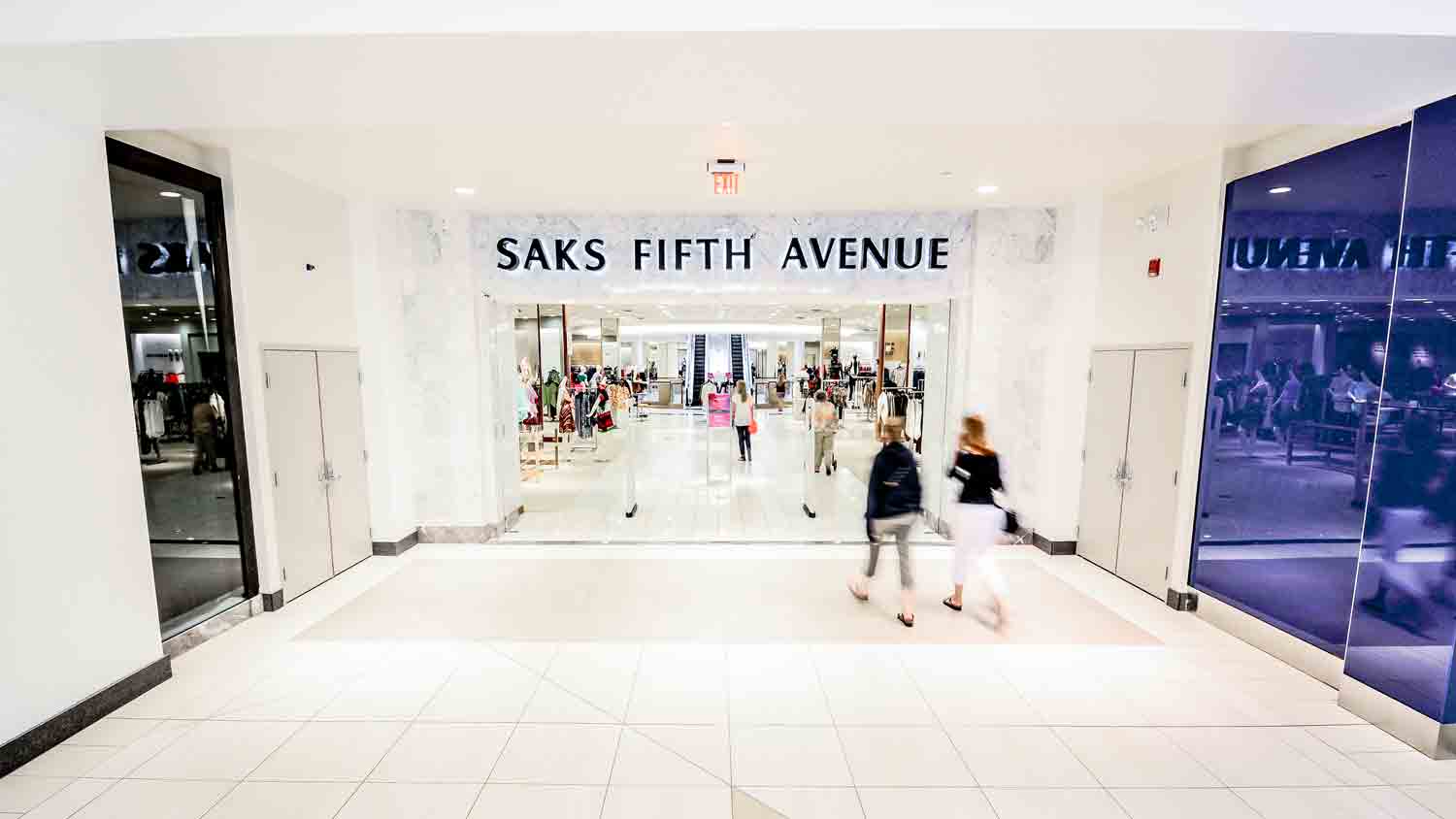 Indianapolis - Circa April 2018: Saks Fifth Avenue Mall Location