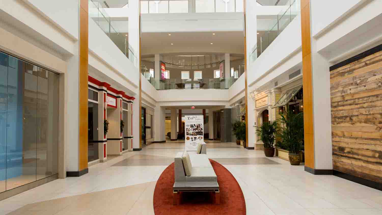 The Fashion Mall, Keystone at the Crossing