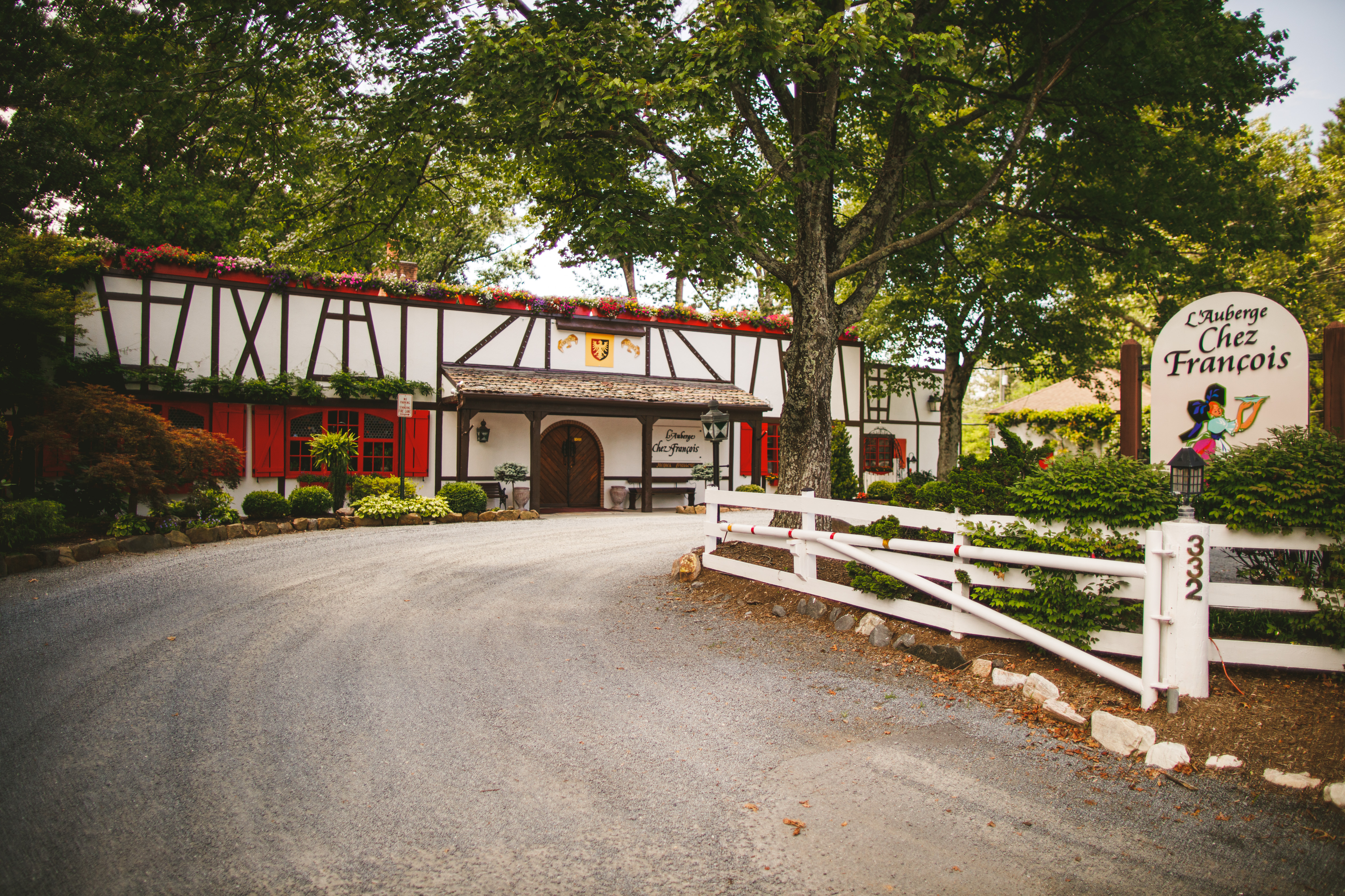 Driveway-2_2220A04F-AAF0-13E3-