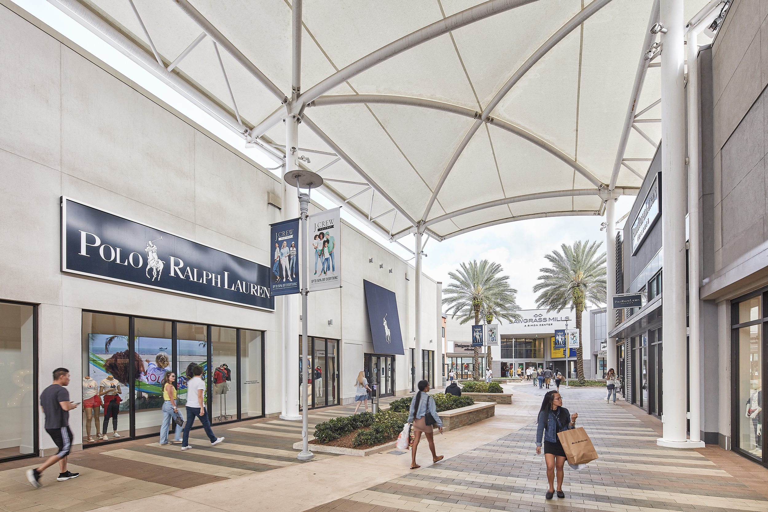 Sawgrass Mills Shopping and Outlet Center - FT Lauderdale, FLORIDA -  FEBRUARY 14, 2022 – Stock Editorial Photo © 4kclips #552001476