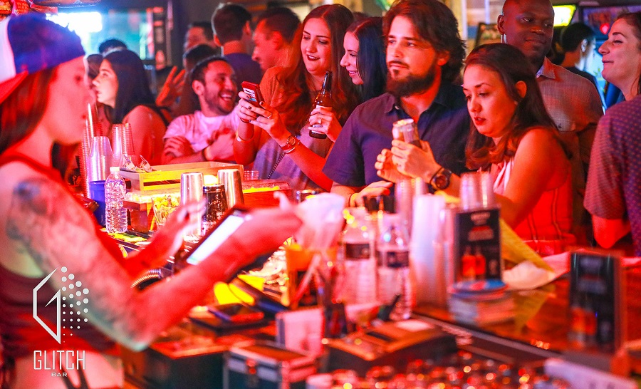 Saturday nights at Glitch Bar are always 🔥 #glitchbar