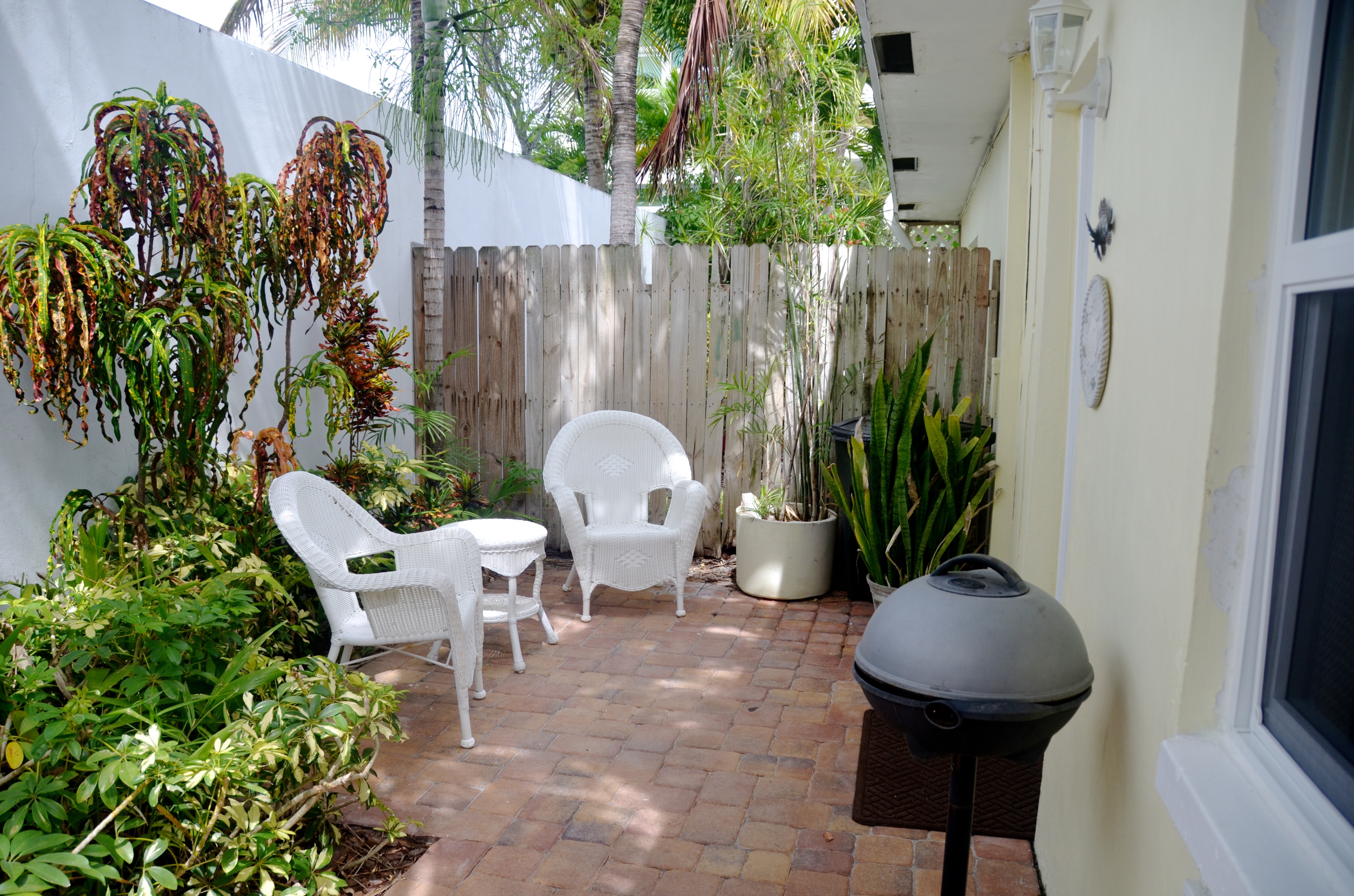SUNNY PLACE APARTMENTS
