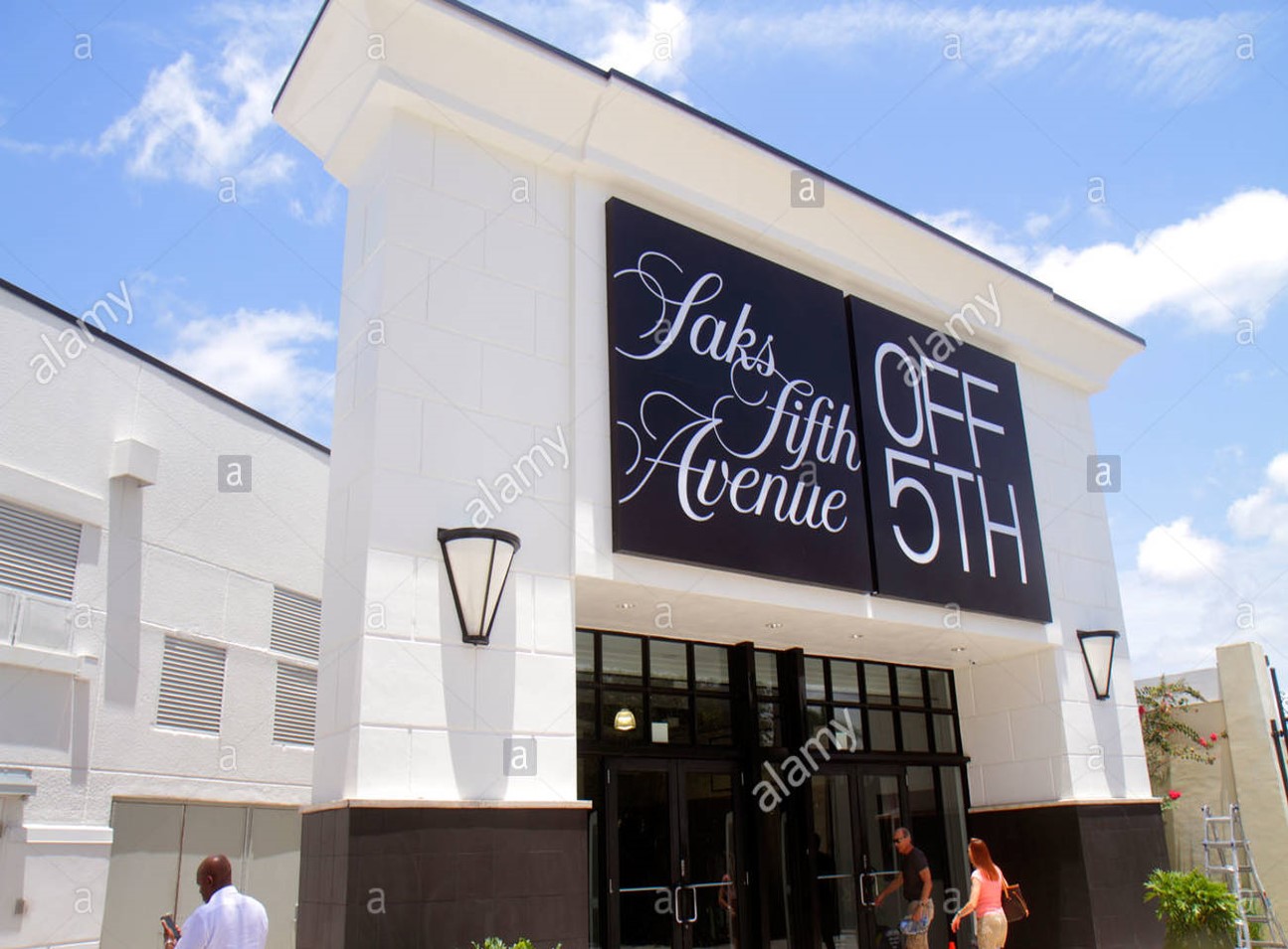 Saks Fifth Avenue store in WestShore Plaza to close in May