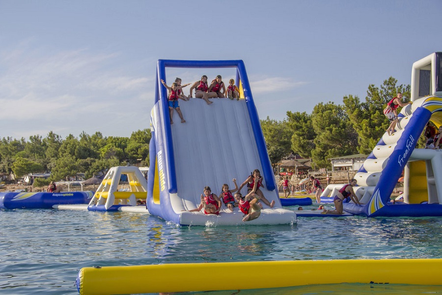 A Day Out at Aqua Splash Inflatable Assault Course ⋆ Jupiter & Dann