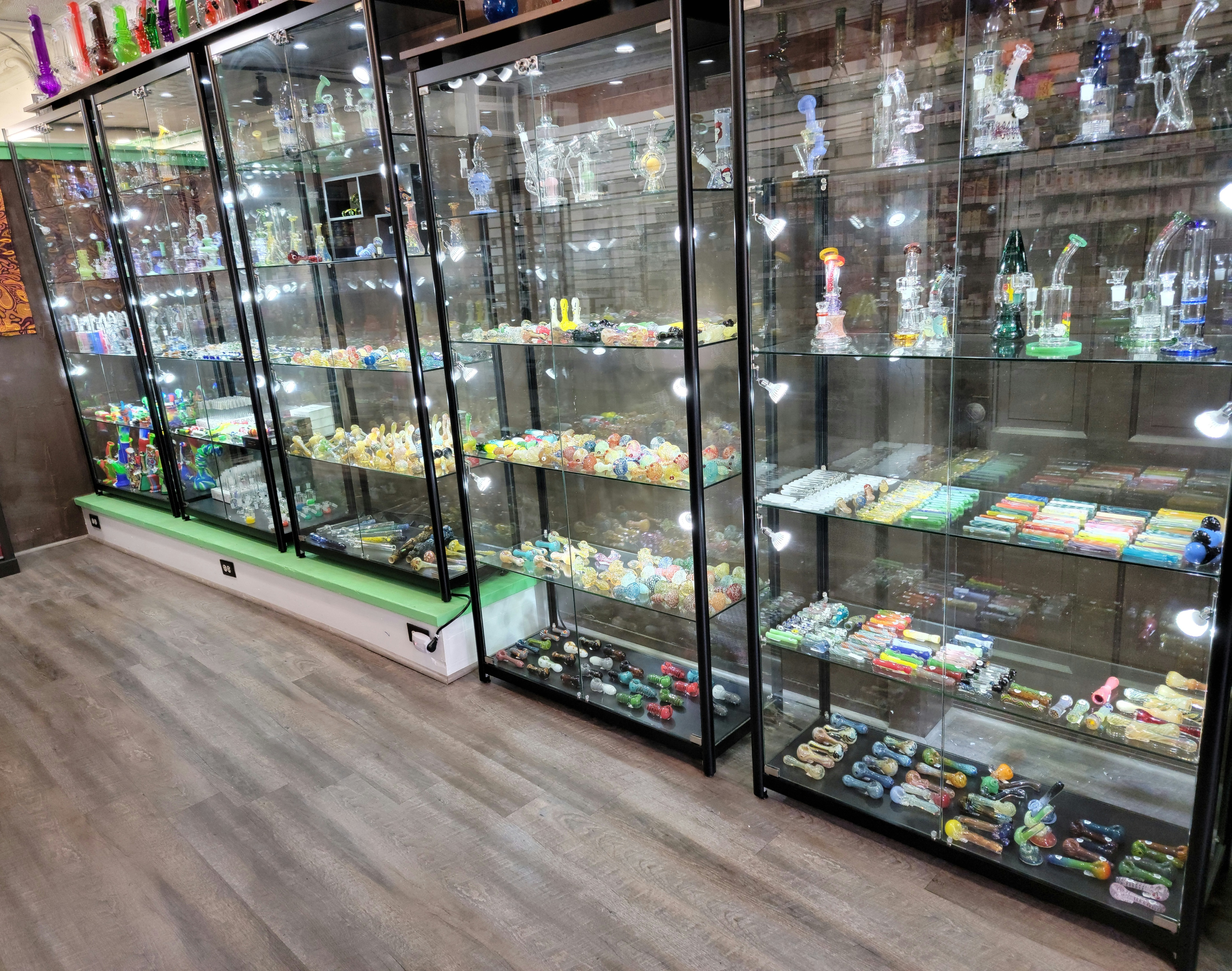 Galesburg Smoke And Vape Shop JB Hawks Discount Tobacco & Vape