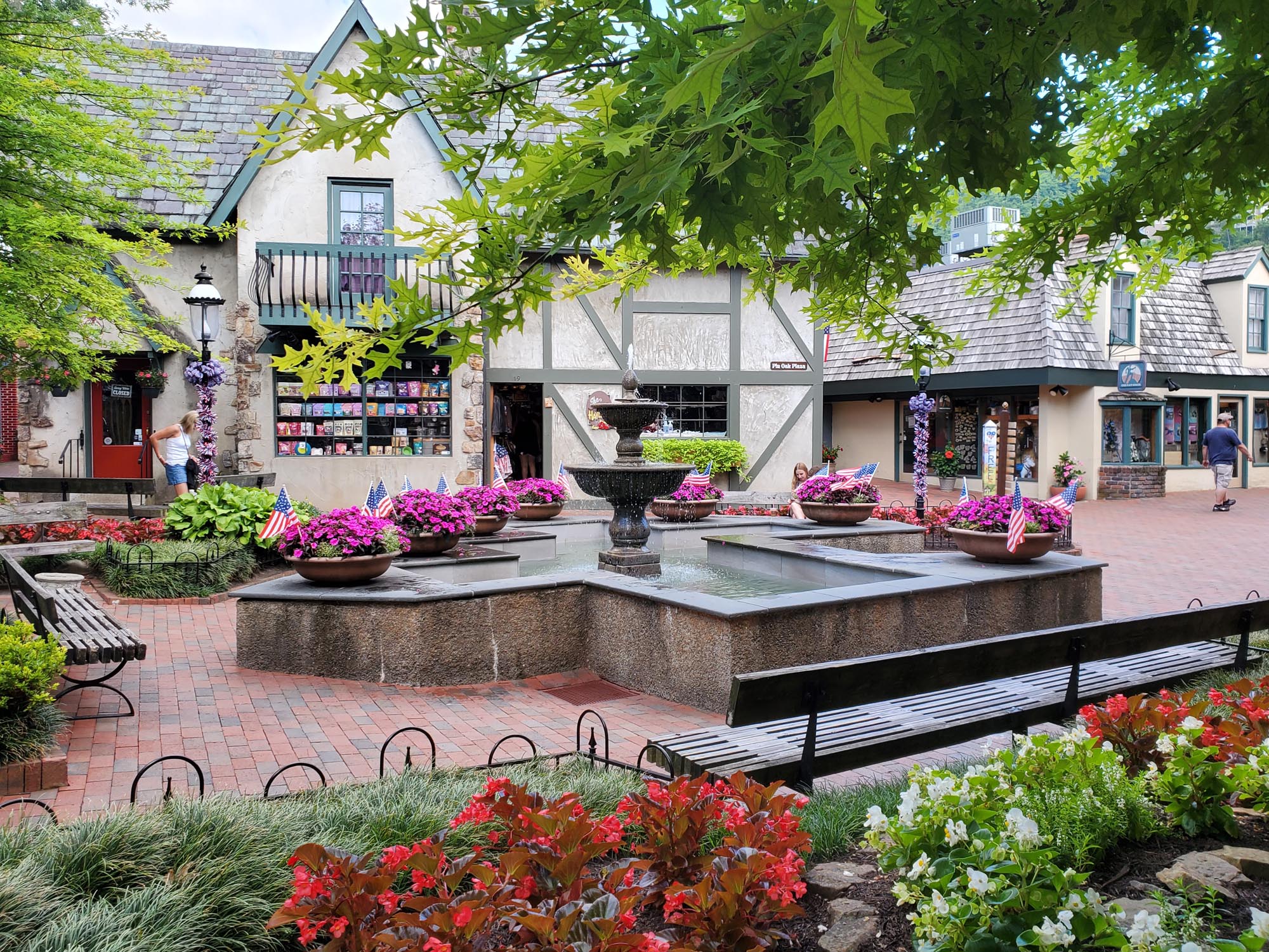 【27.shops】 The Village - Explore Gatlinburg, TN