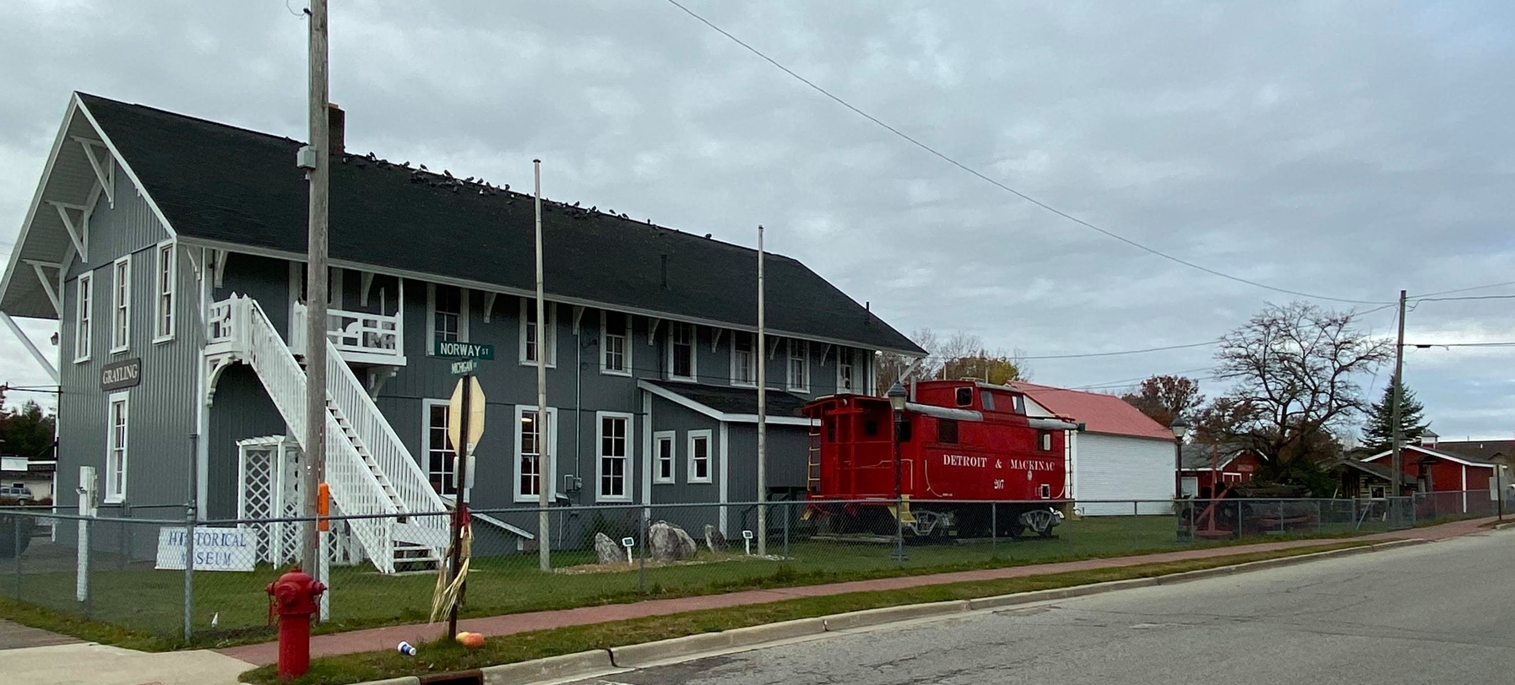 90s USA製 OLD TRAILS MUSEUM WINSLOW プリントT 90s USA製 OLD TRAILS MUSEUM WINSLOW プリントT - メルカリ