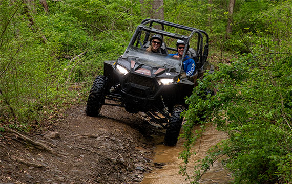 image-greenbrier-off-road-couple-summer 570x360