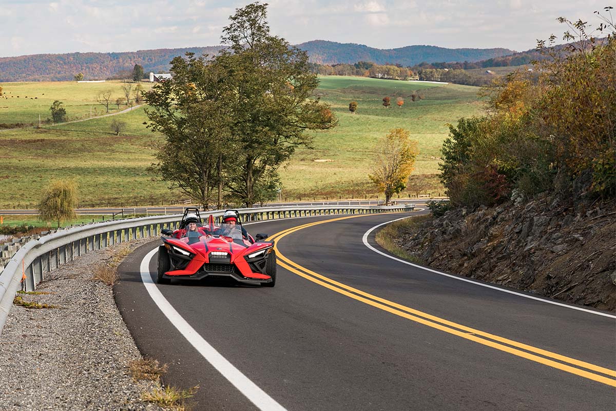 image-greenbrier-off-road-slingshot-couple 1200x800
