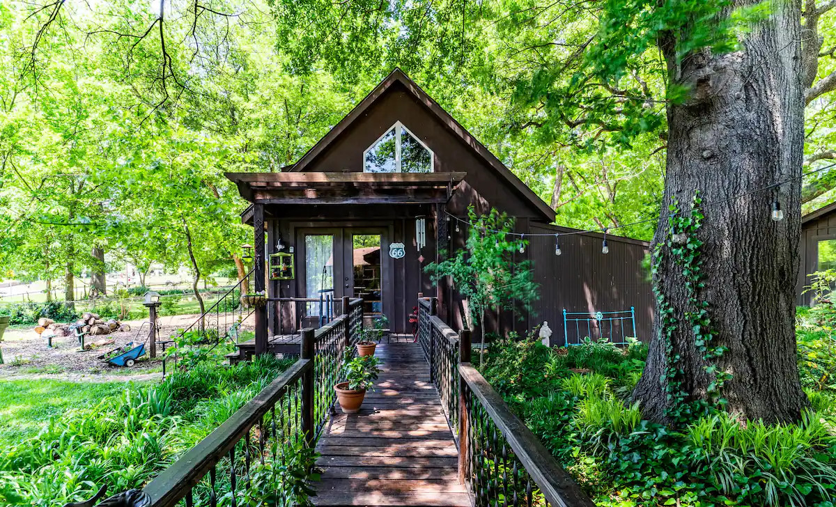 Exterior-1_E589D820-5056-A36A-