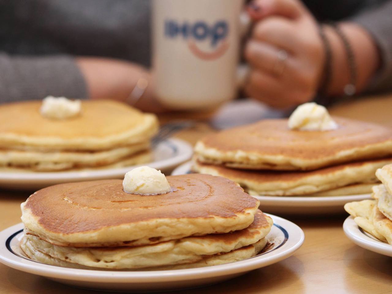 These grinch pancakes at IHOP : r/ExpectationVsReality