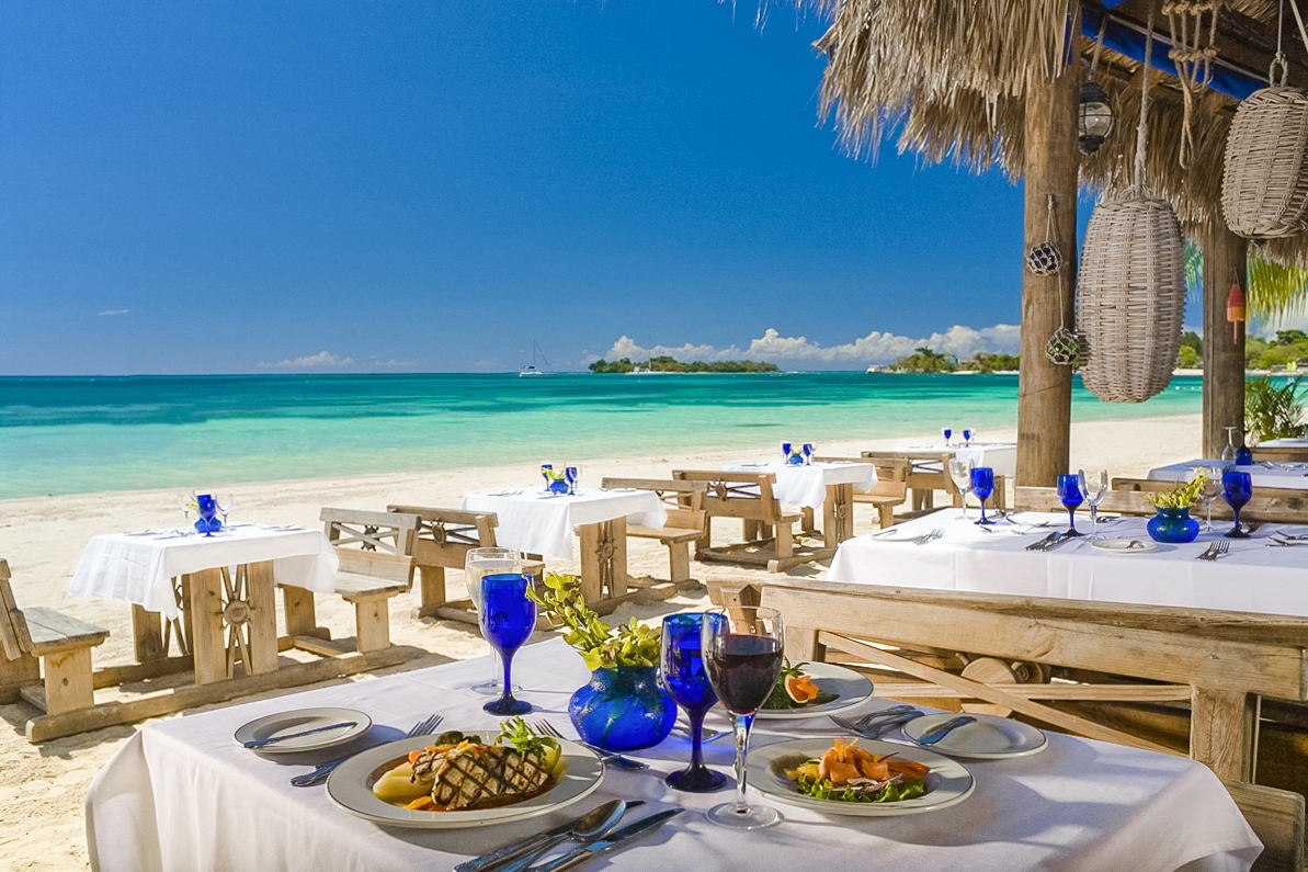 2 Oceanview Gazebos wedding venue in Sandals Negril Beach - Jamaica