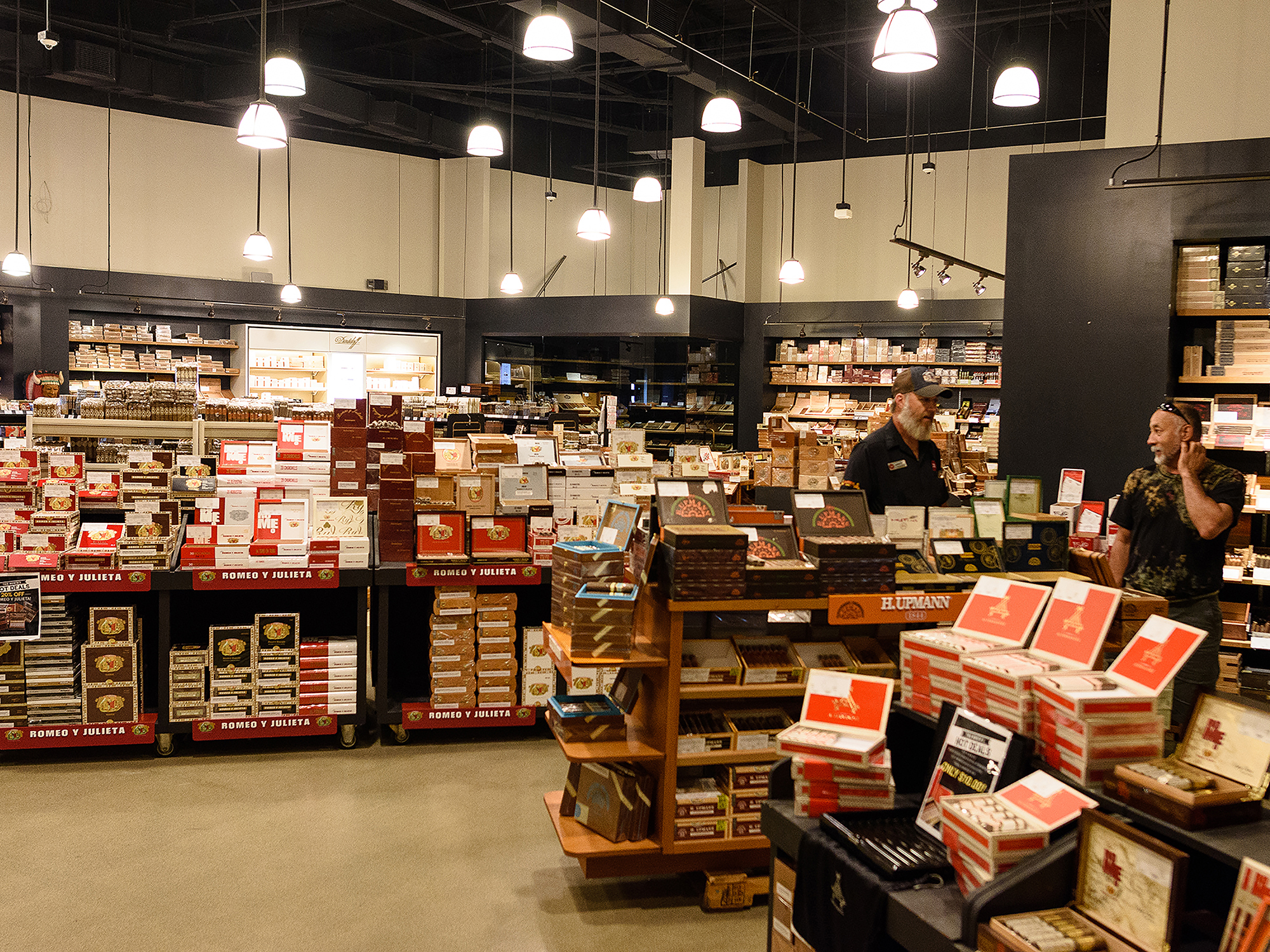 JR Cigar Outlet