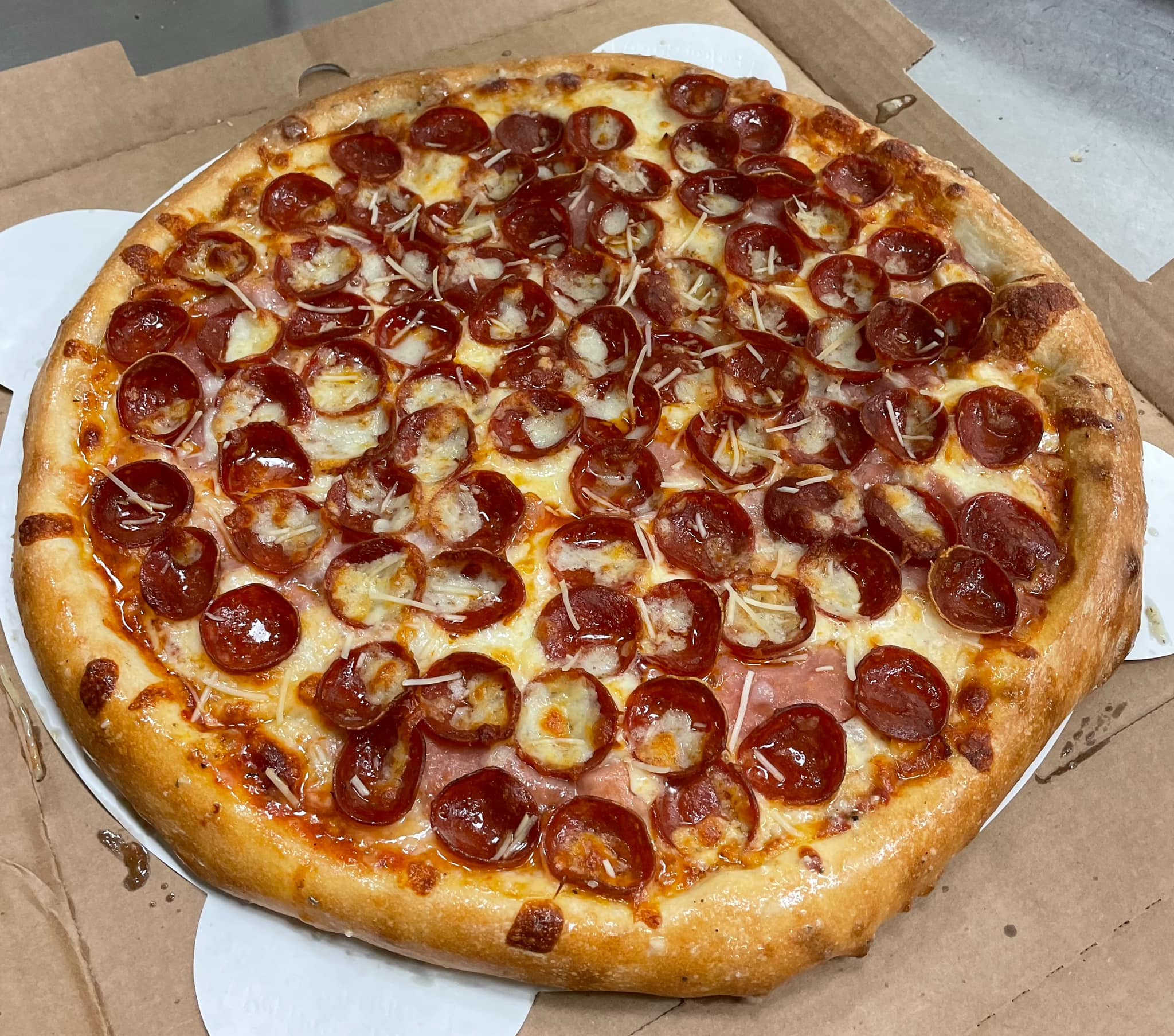 mian storeです。 Discover Kalamazoo | Maestro's Pizza