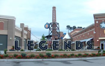 Steady stream of shoppers arrive at The Legends Outlets in KCK 