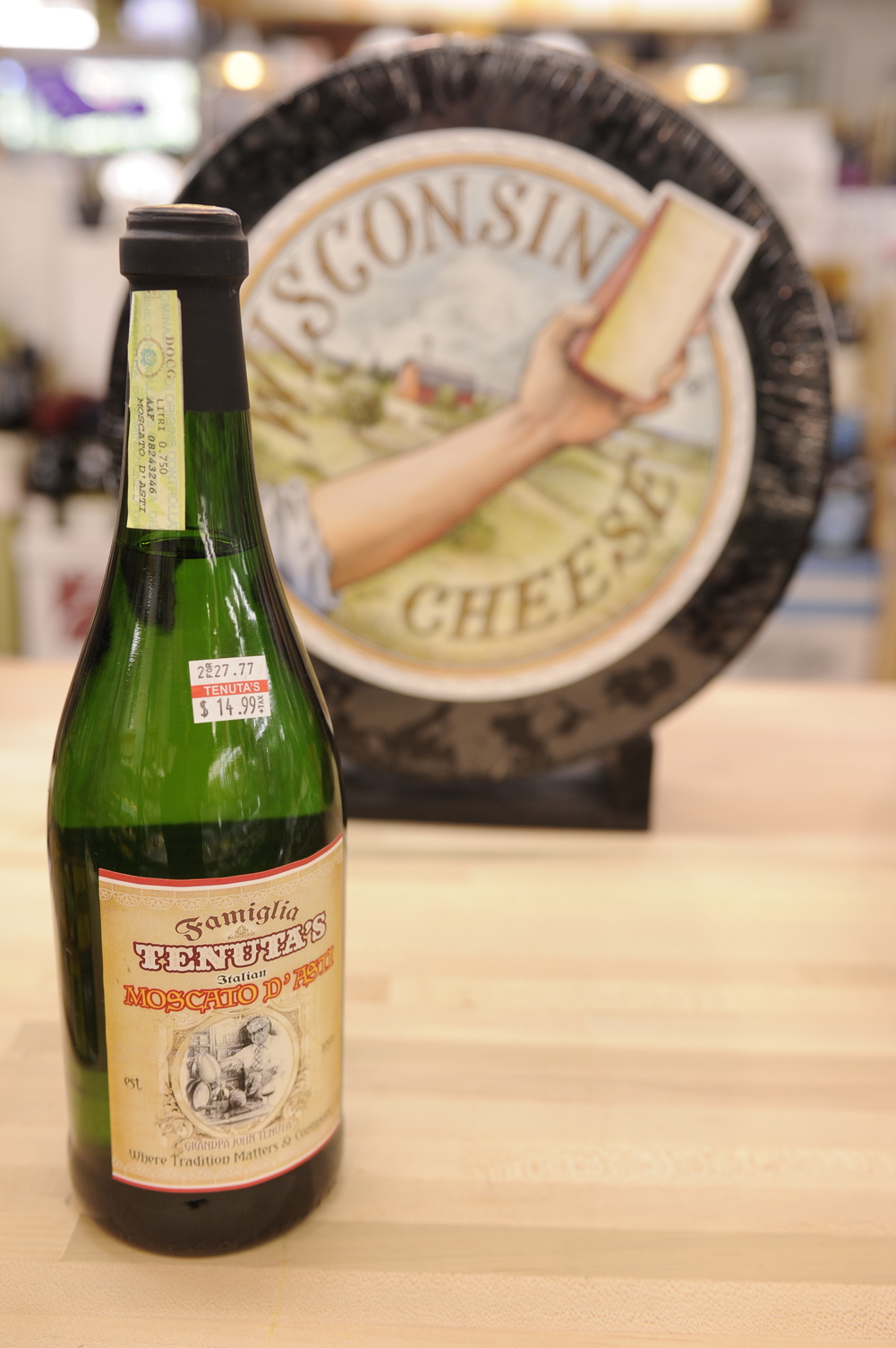 Tenuta's Delicatessen and Liquors -  Deli restaurant in Kenosha, WI