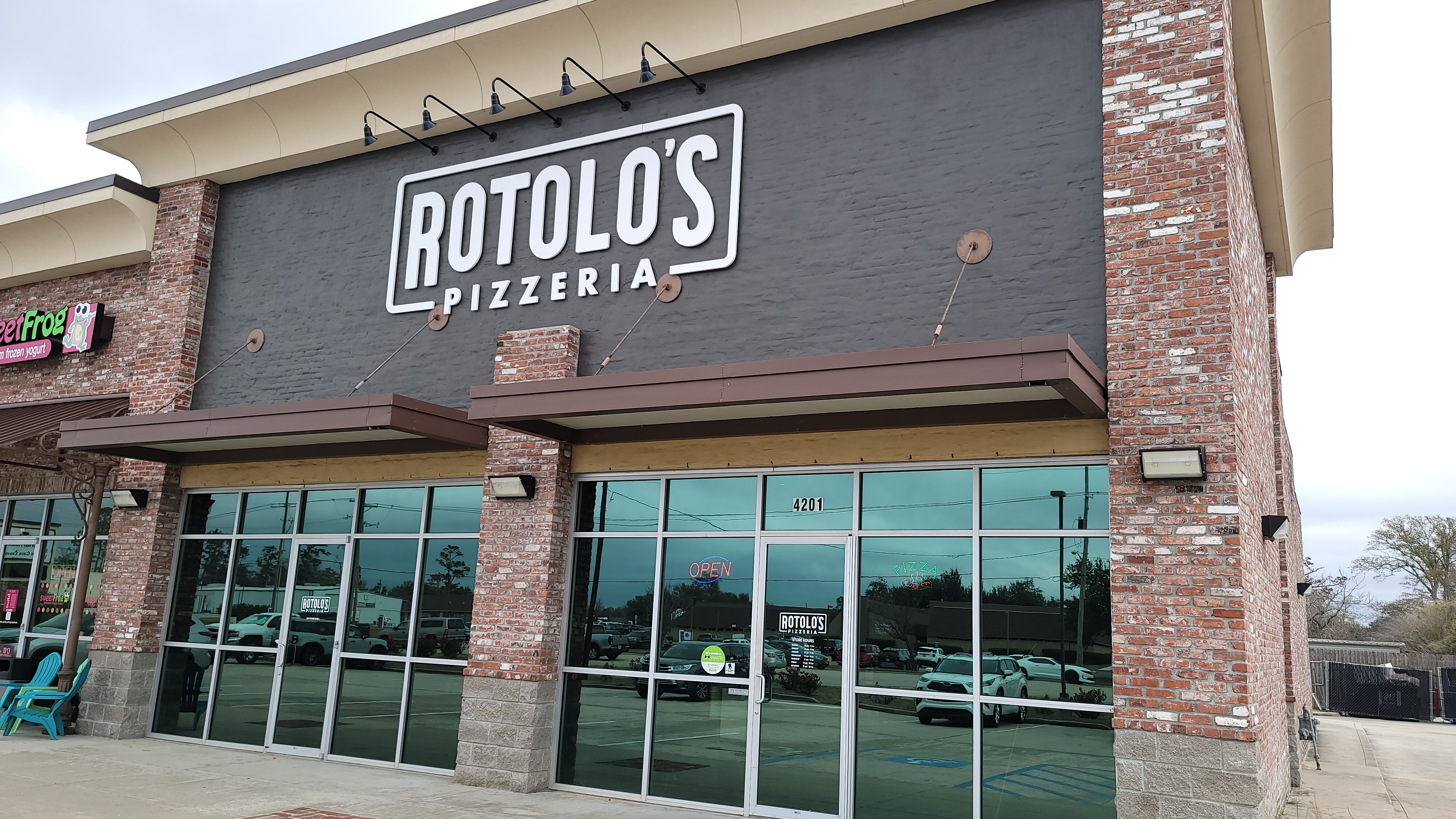 ROFF ORELLO LOCATILLI(ロフ　オレロ　ロカッチィリ) Rotolo's Pizzeria | Lake Charles, LA