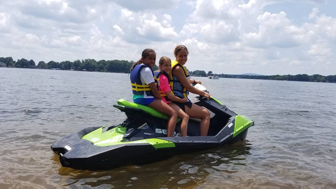 Jet ski surge at Canyon Lake leads to safety concerns and violations
