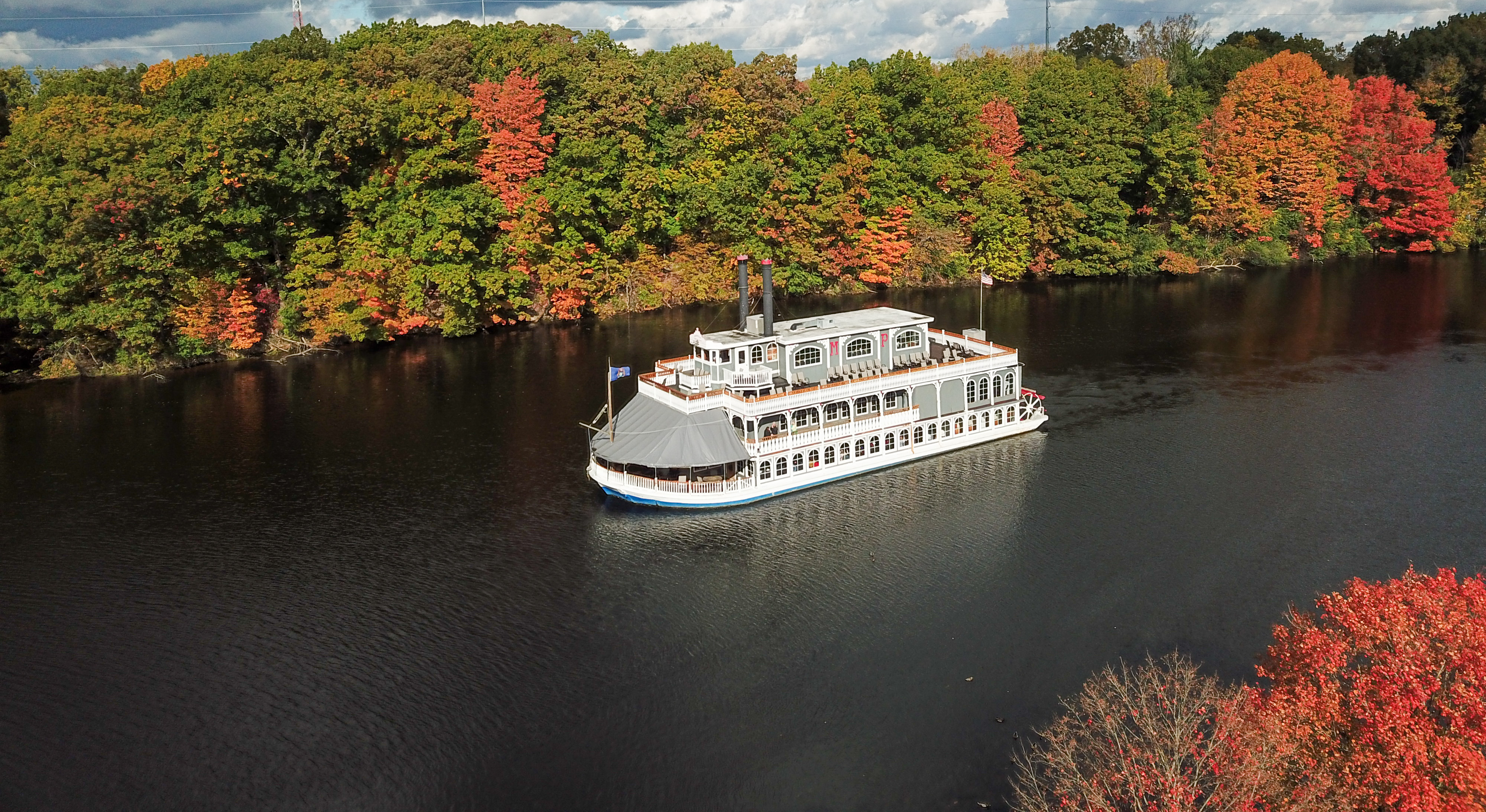 Grand ledge color cruise 2025 photos - Tripsteru.com