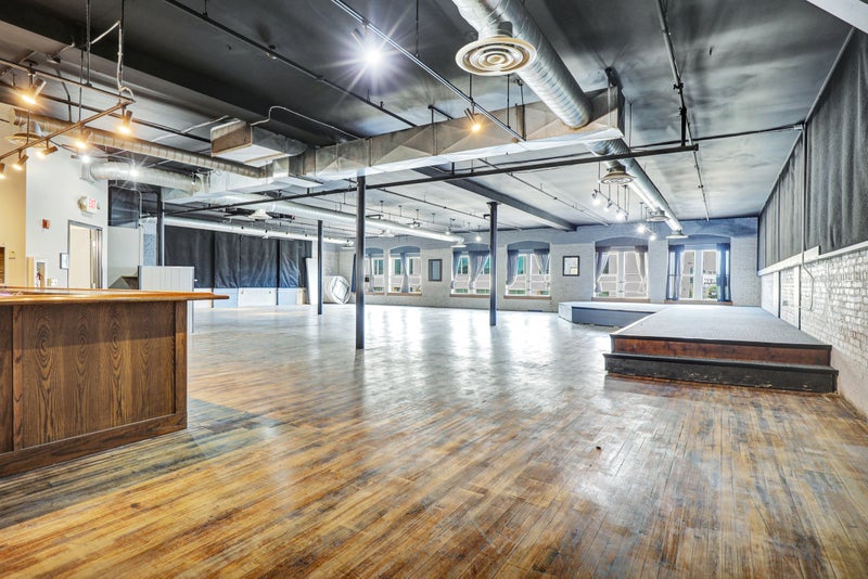 SpaceStage-bar_50F5E62F-5056-