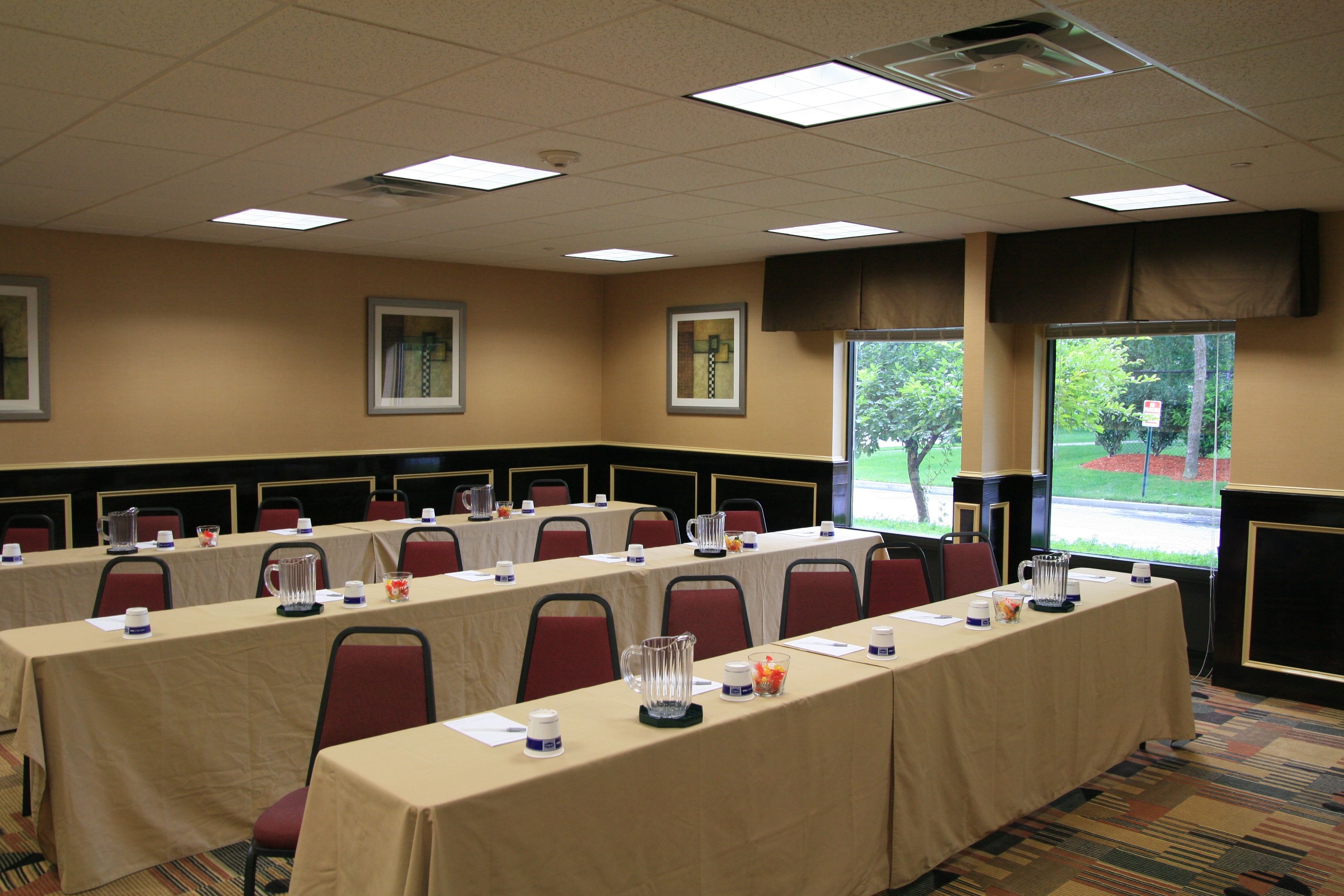 169_672_Hampton Inn Commack Confrence.JPG