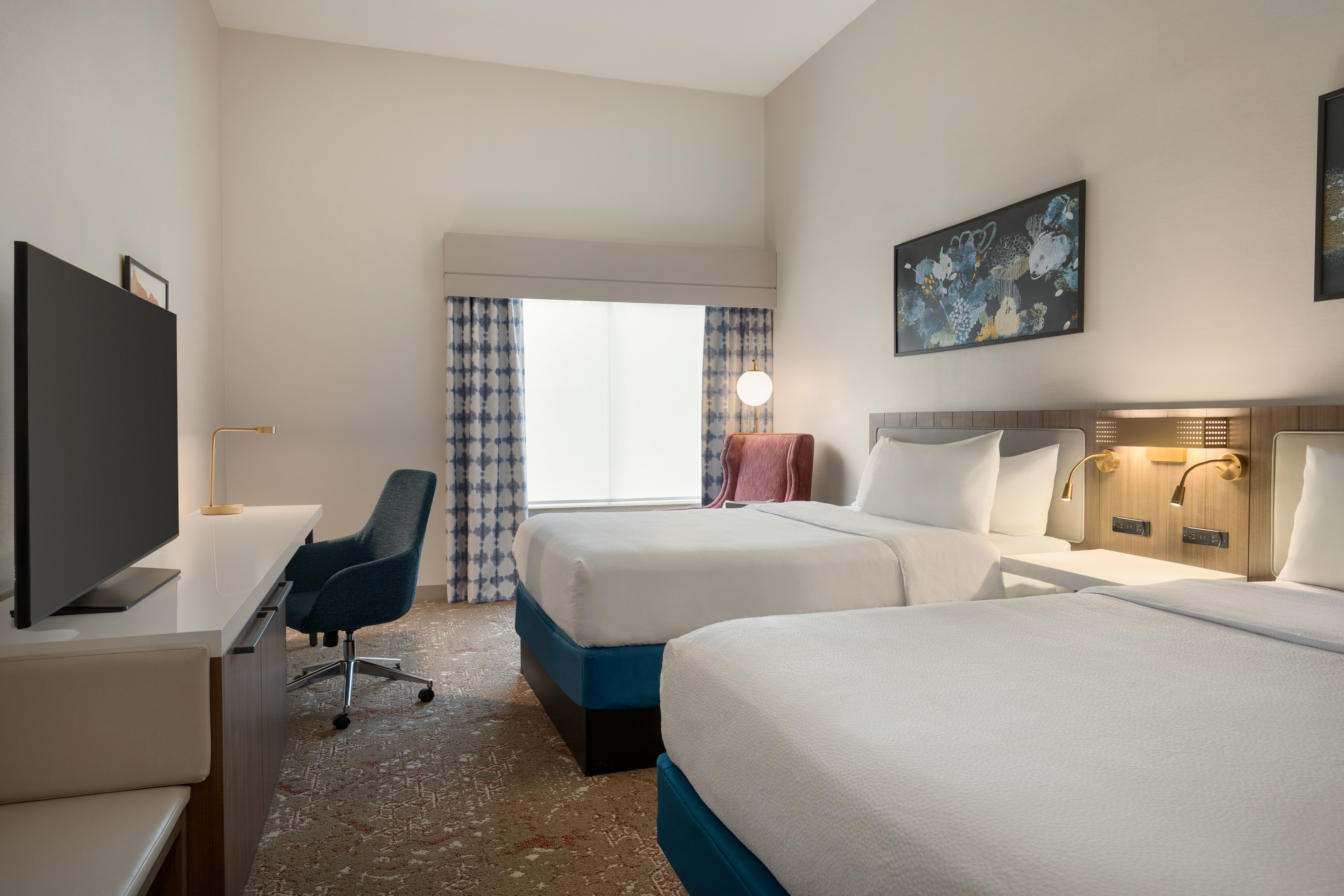 Two Queen Standard guestroom