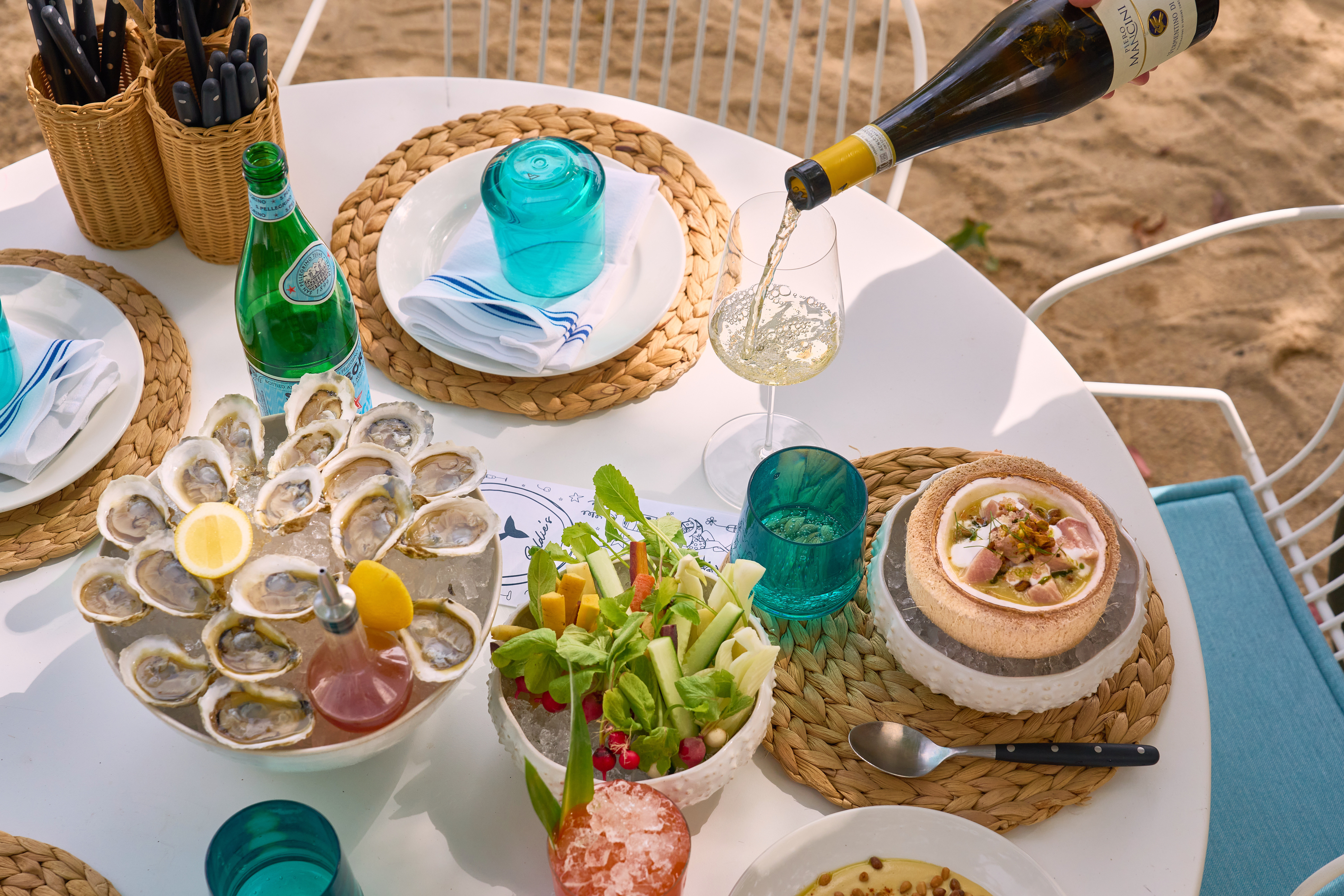 Seaside dining at Eddie's Oyster Bar - Eddie's at Silver Sands. Seaside dining. Farm to table, sea-to-table, oysters, grilled fish, pizza, coconut ceviche, etc in Greenport, North Fork