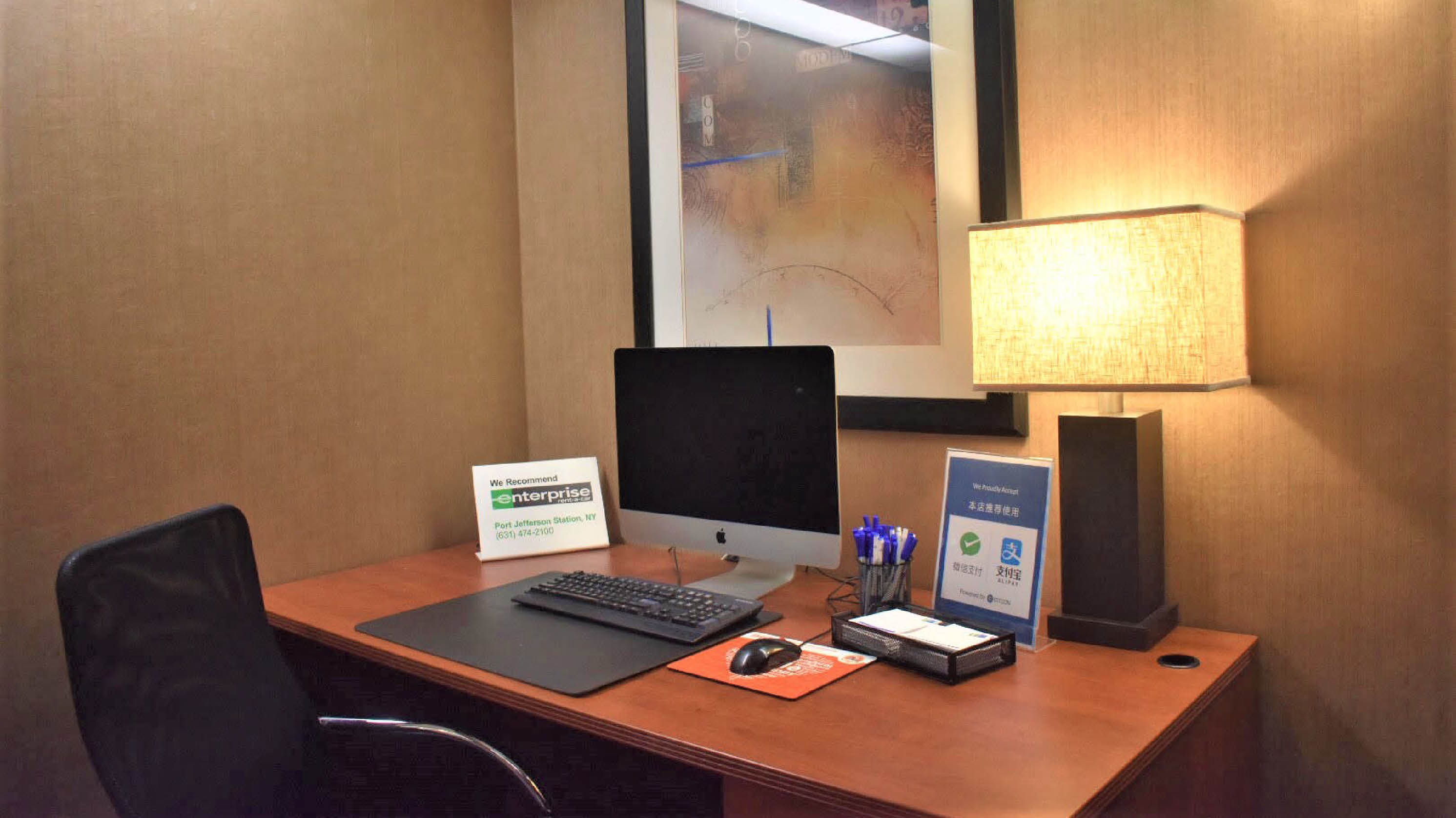 24 hour business center with brand new Mac computers and printer