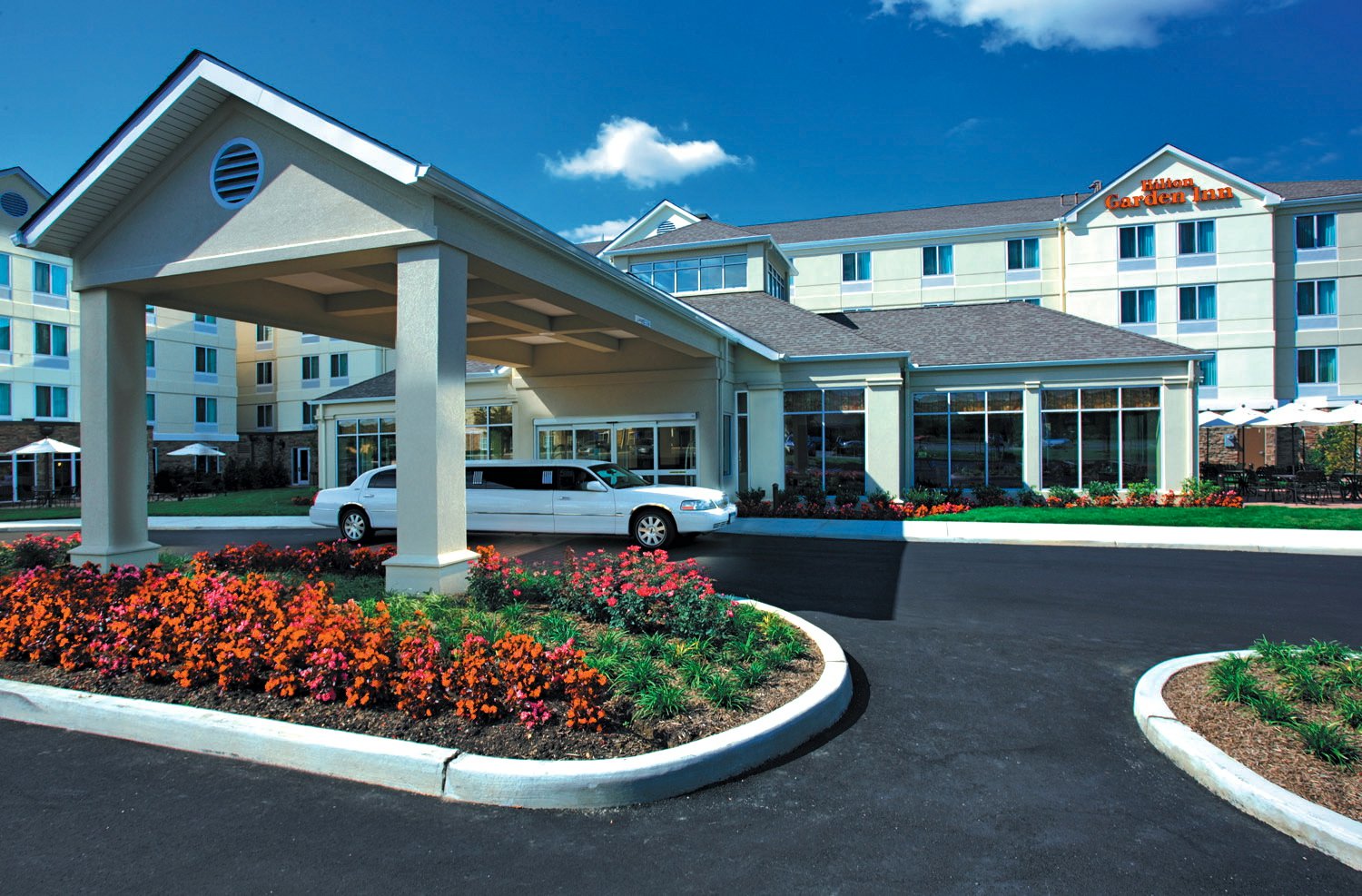 Hilton Garden Inn Melville Exterior