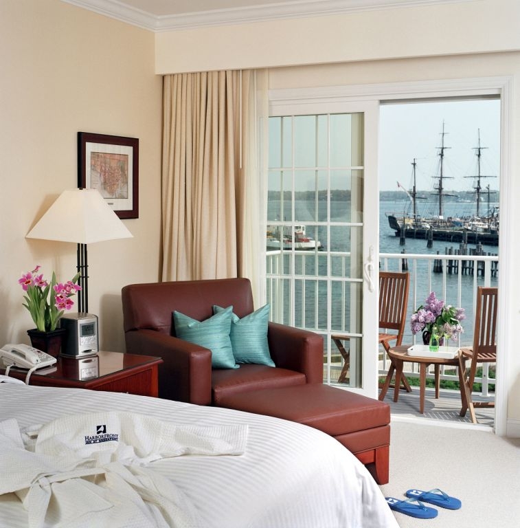3869_307_Harborfront Inn Room.JPG