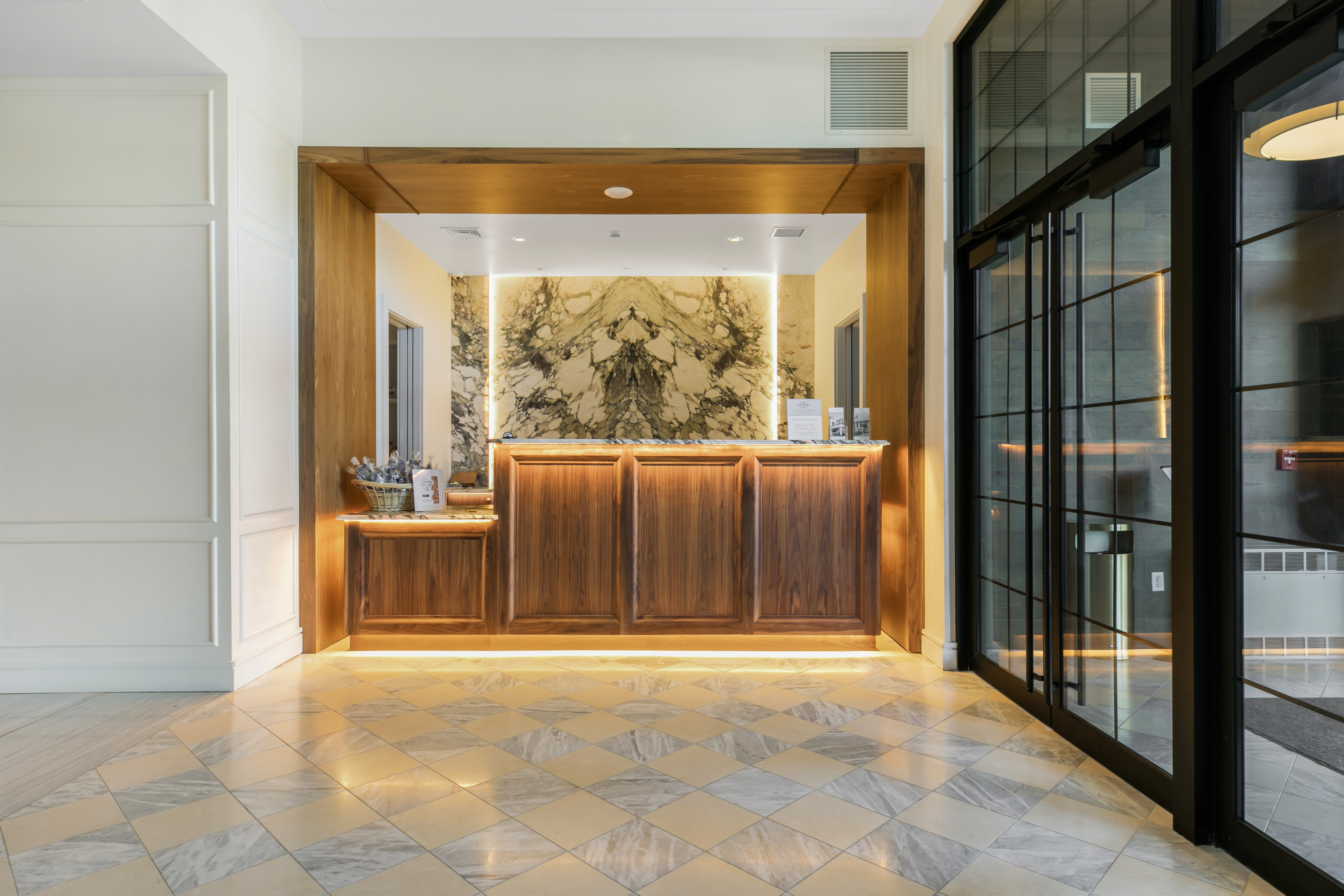 Lobby - Hotel Lobby