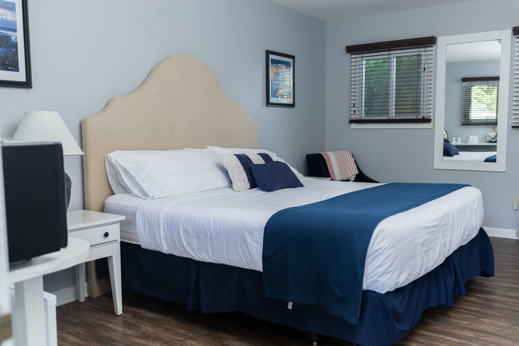 Shorewood Inn Room