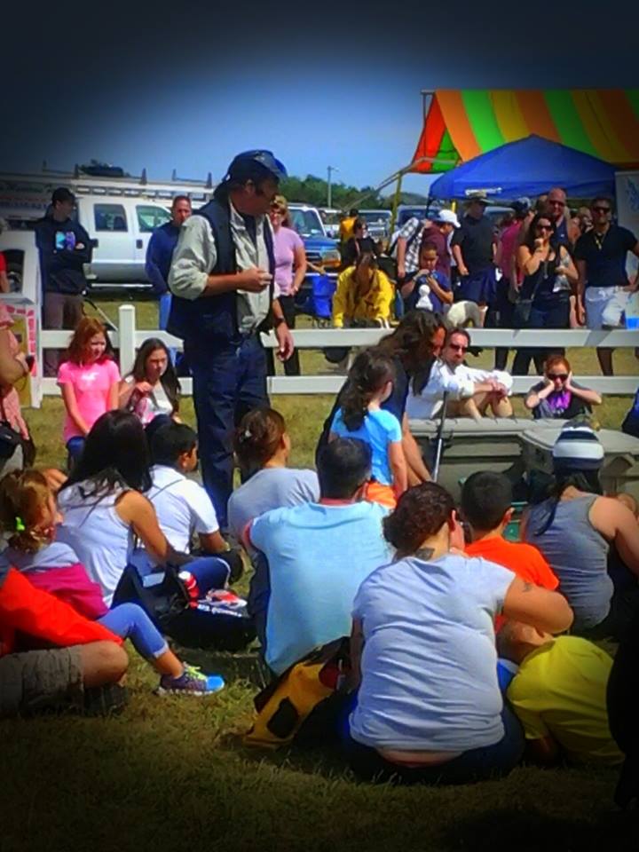 7670_2874.jpg - Bob Speaking
