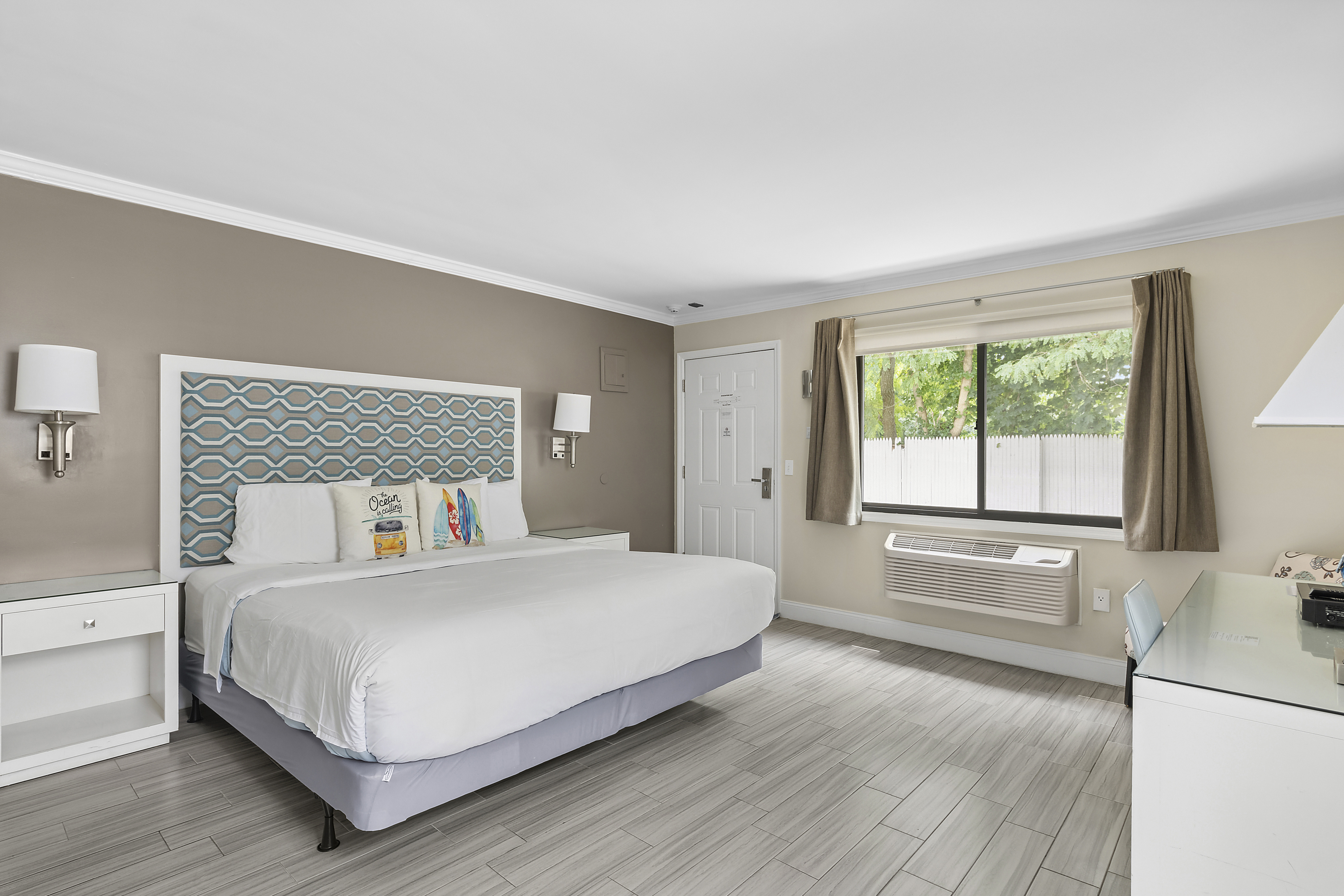Room Class - Deluxe King - The Deluxe King rooms are located on the ground level, situated closer to Tiana Bay providing more immediate access to our various waterside amenities. Each Deluxe King room features one (1) king-sized bed, a kitchenette, and a flat-screen TV. There are seven (7) Deluxe King rooms on our premises.