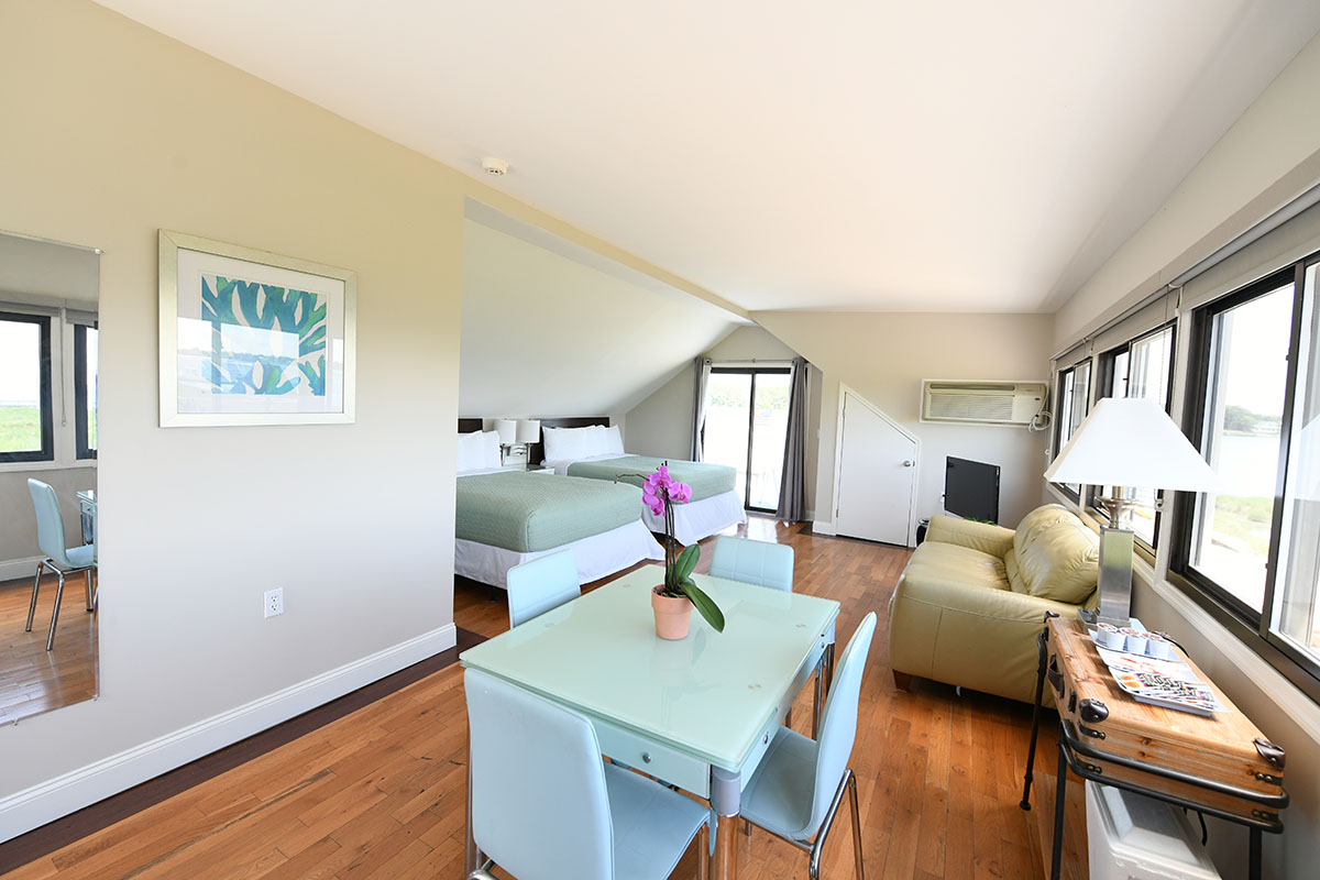 Room Class - Penthouse - The Penthouse is situated directly above the Clubhouse, which is situated on the waterfront and only steps away from our dock. The Penthouse features stunning views of Tiana Bay from the South facing windows, and is uniquely fitted with a private balcony. The Penthouse has a full kitchen, two (2) Queen-sized beds, and a couch. There is only one (1) Penthouse on our premises.