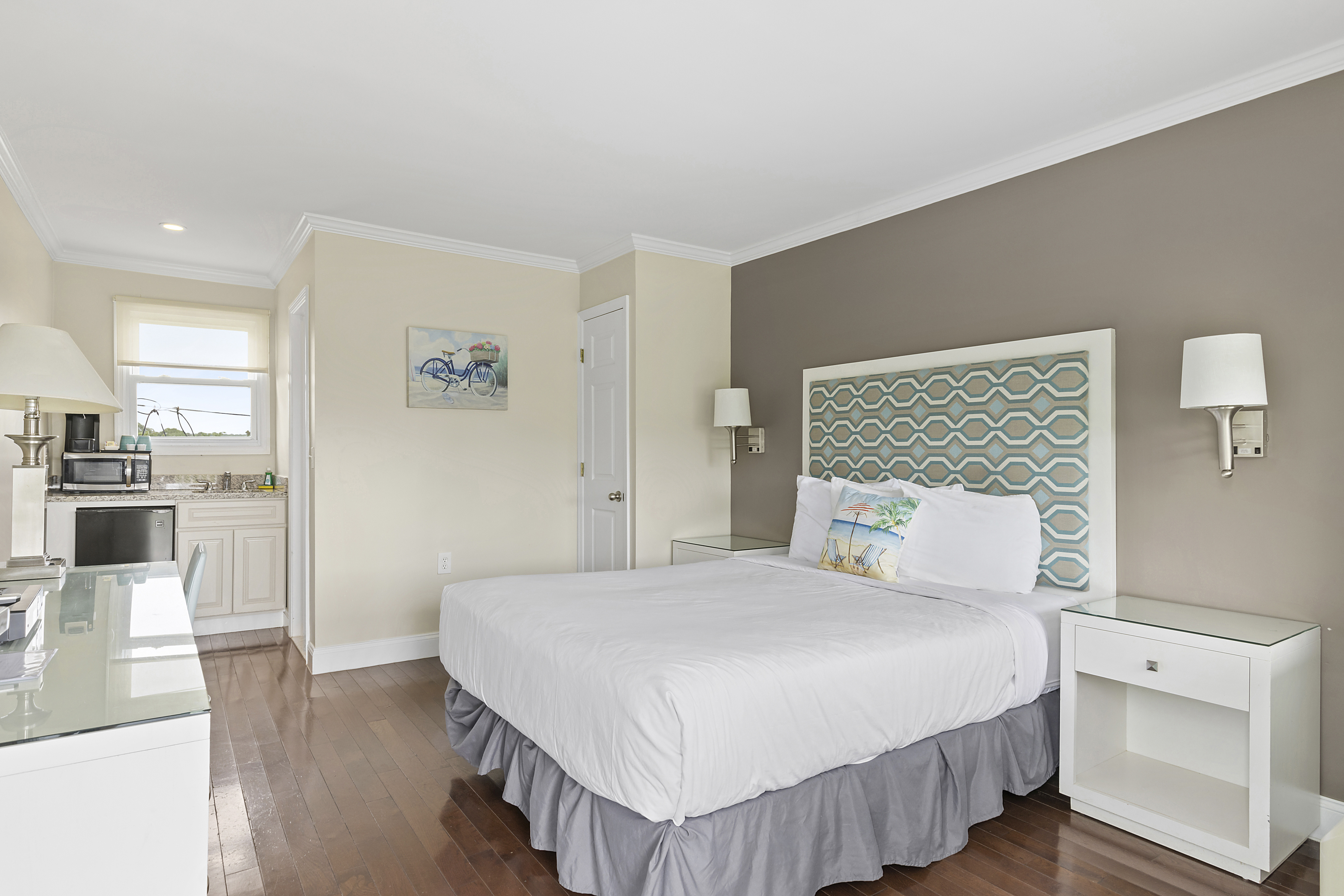 Room Class - Waterview Queen - The Waterview Queen rooms are located on the ground level of our two-story building, situated closer to Tiana Bay providing more immediate access to our various waterside amenities. The Waterview Queen rooms feature one (1) queen-sized bed, a kitchenette, and a flat-screen TV. There are three (3) Waterview Queen rooms on our premises.