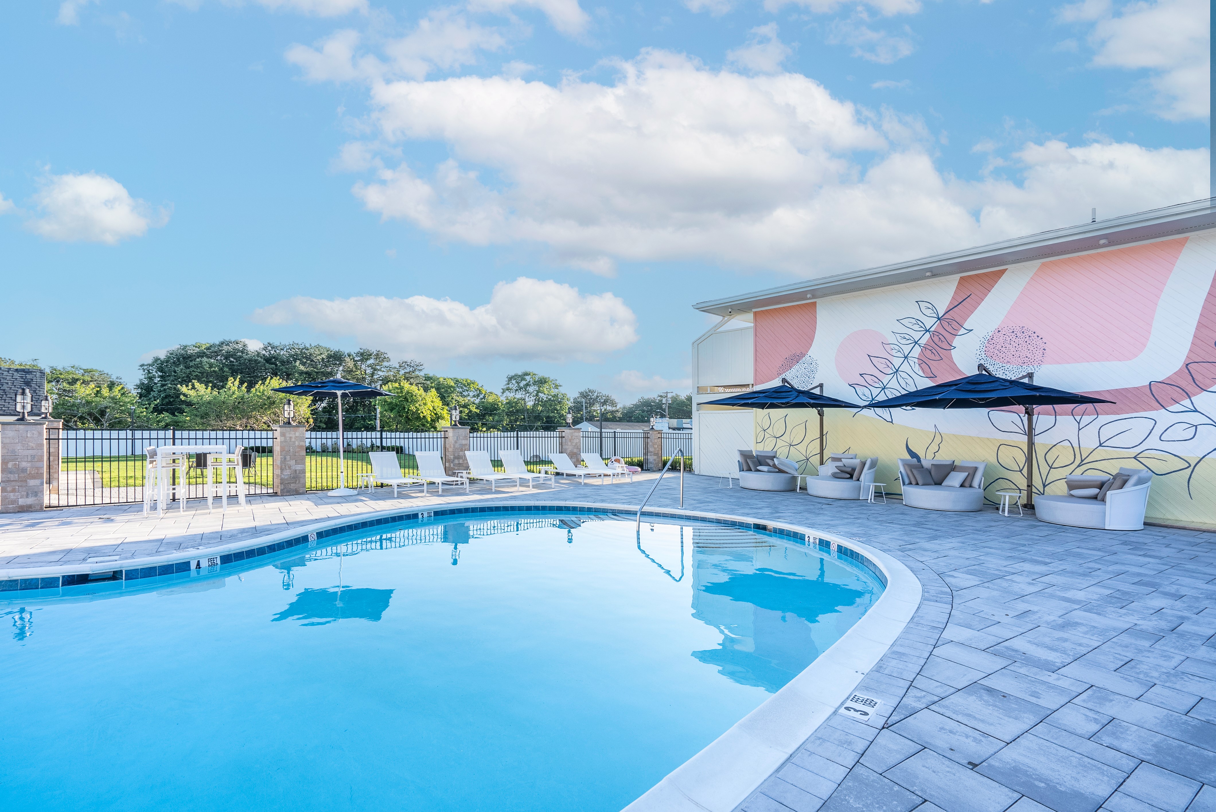 Bentley Hotel Pool