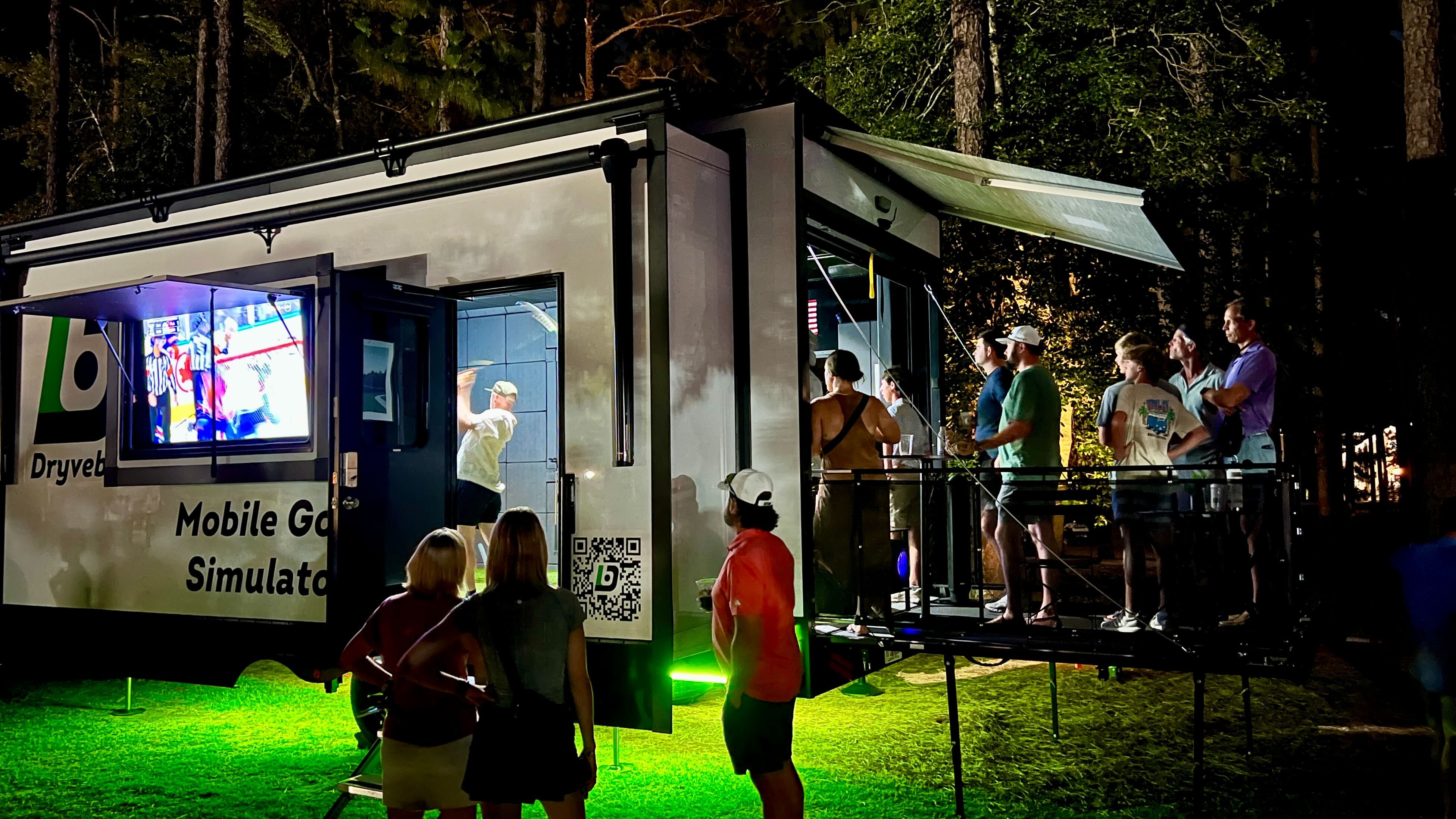 Dryvebox At Night - Dryvebox is a state of the art Mobile Golf Simulator that features Trackman Golf technology, Tvu2019s and Lights, Party Deck, Music, its golf like you have never experienced before.