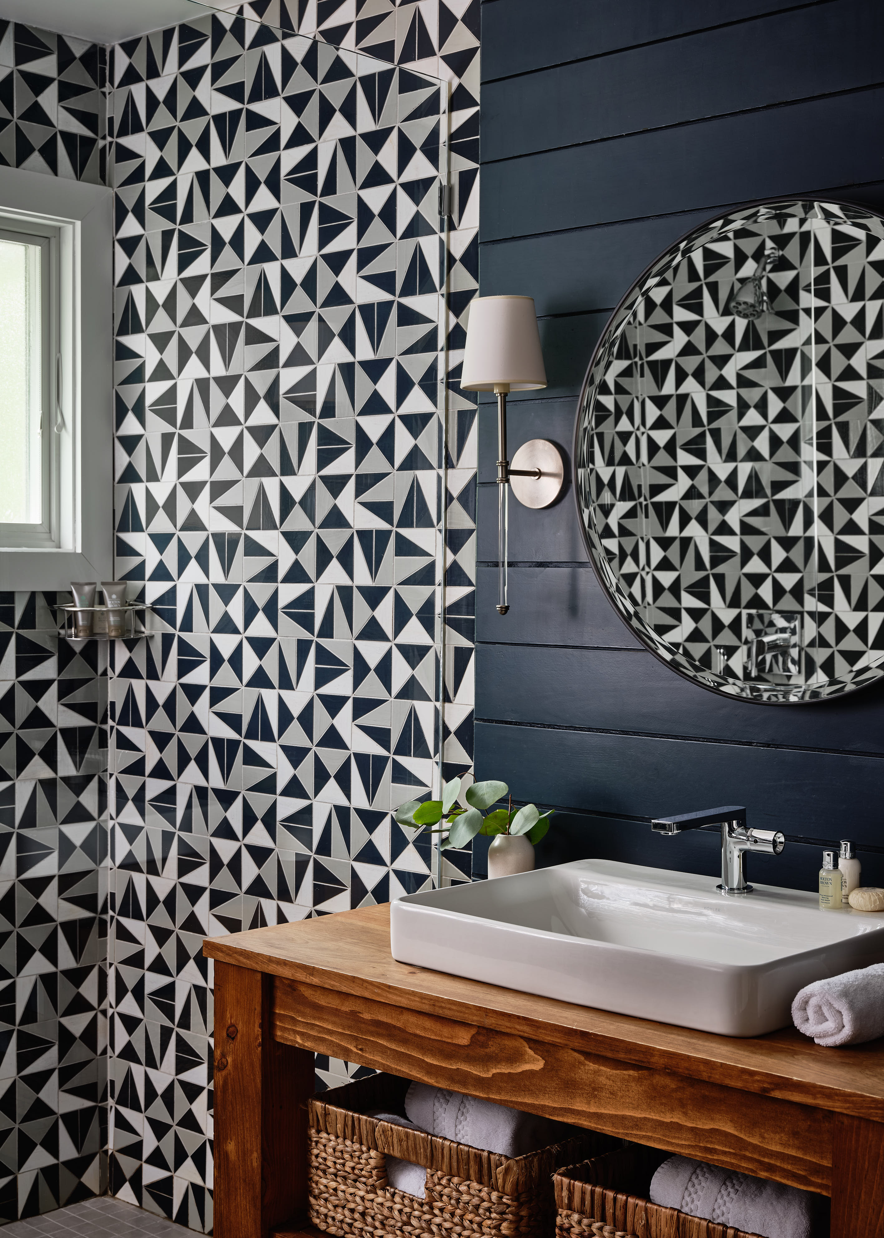 Guestroom bathroom