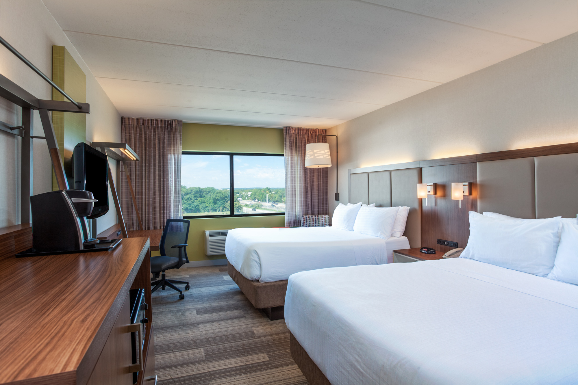 2 Queen Standard Guestroom