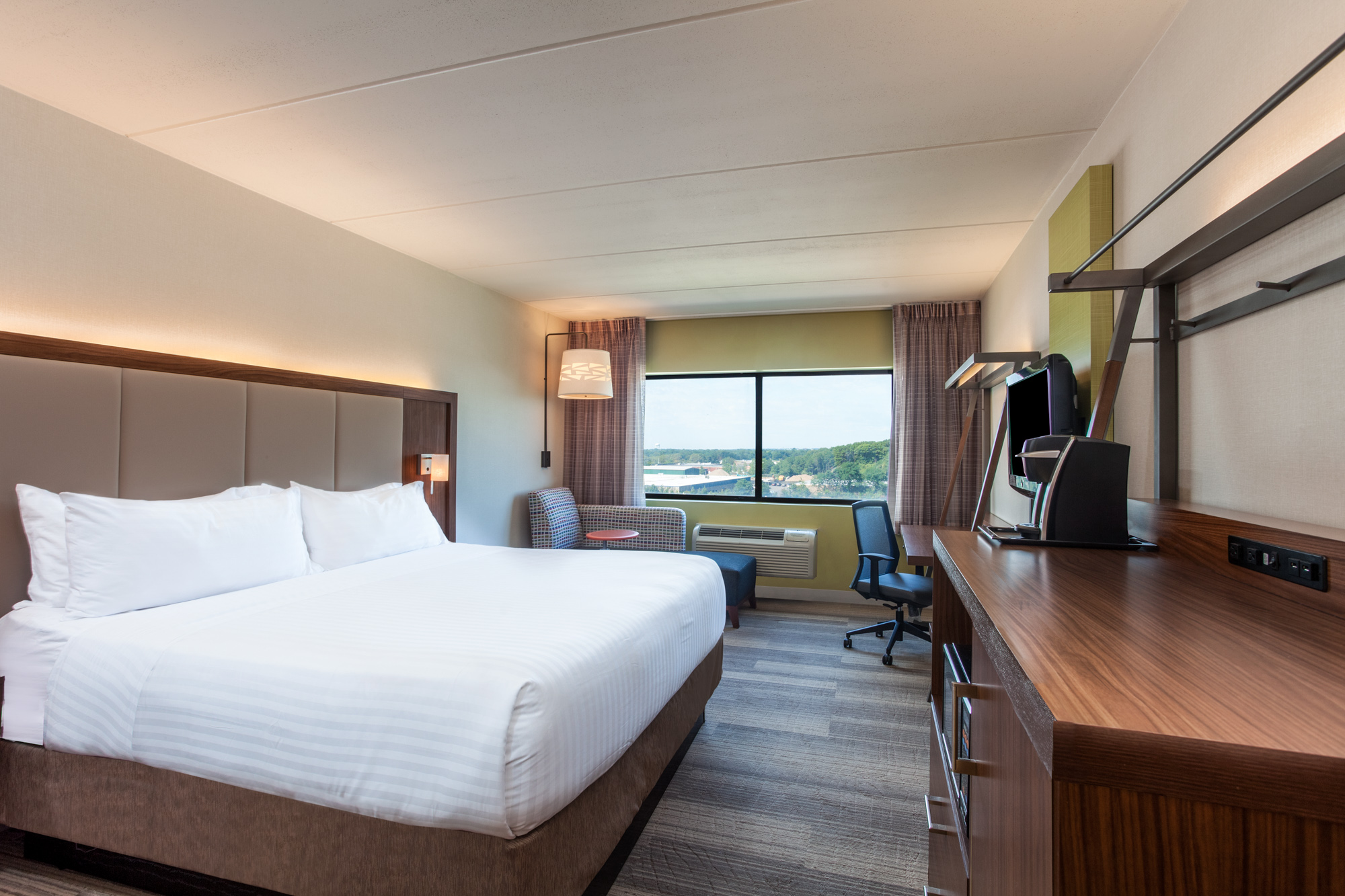 King Standard Guestroom