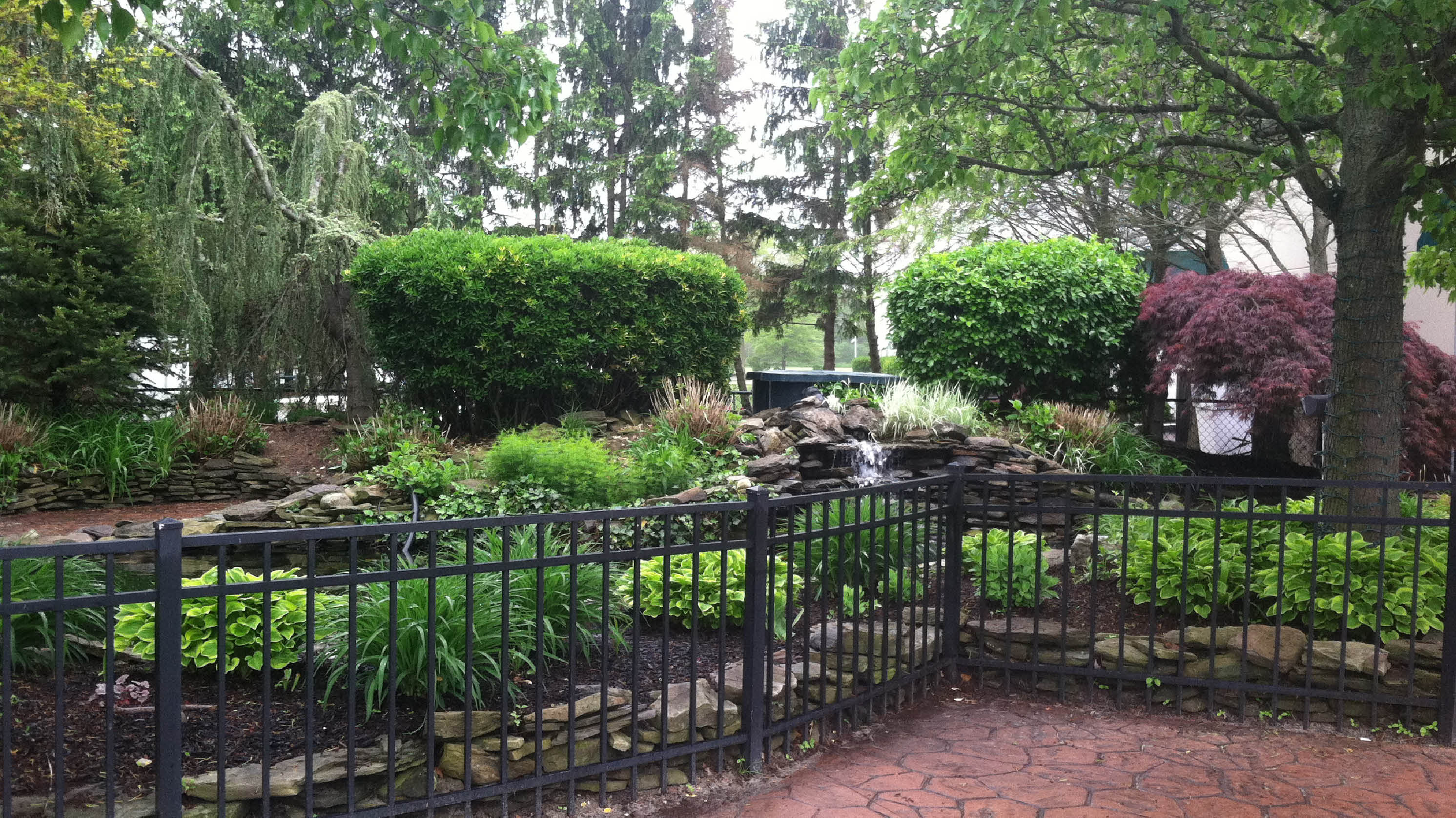 Beautiful park like grounds for family reunions, corporate picnics and retreats